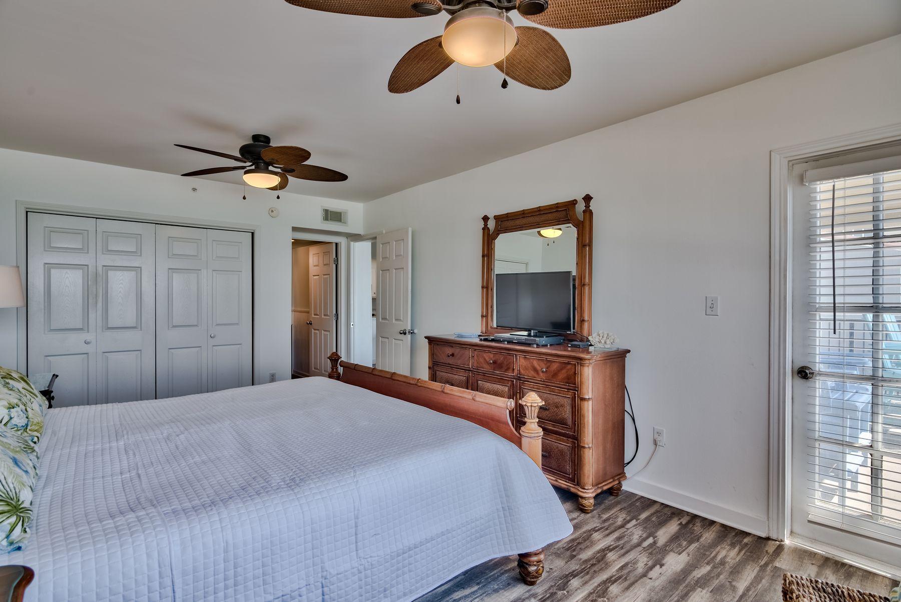 EMERALD TOWERS WEST CONDO - Residential