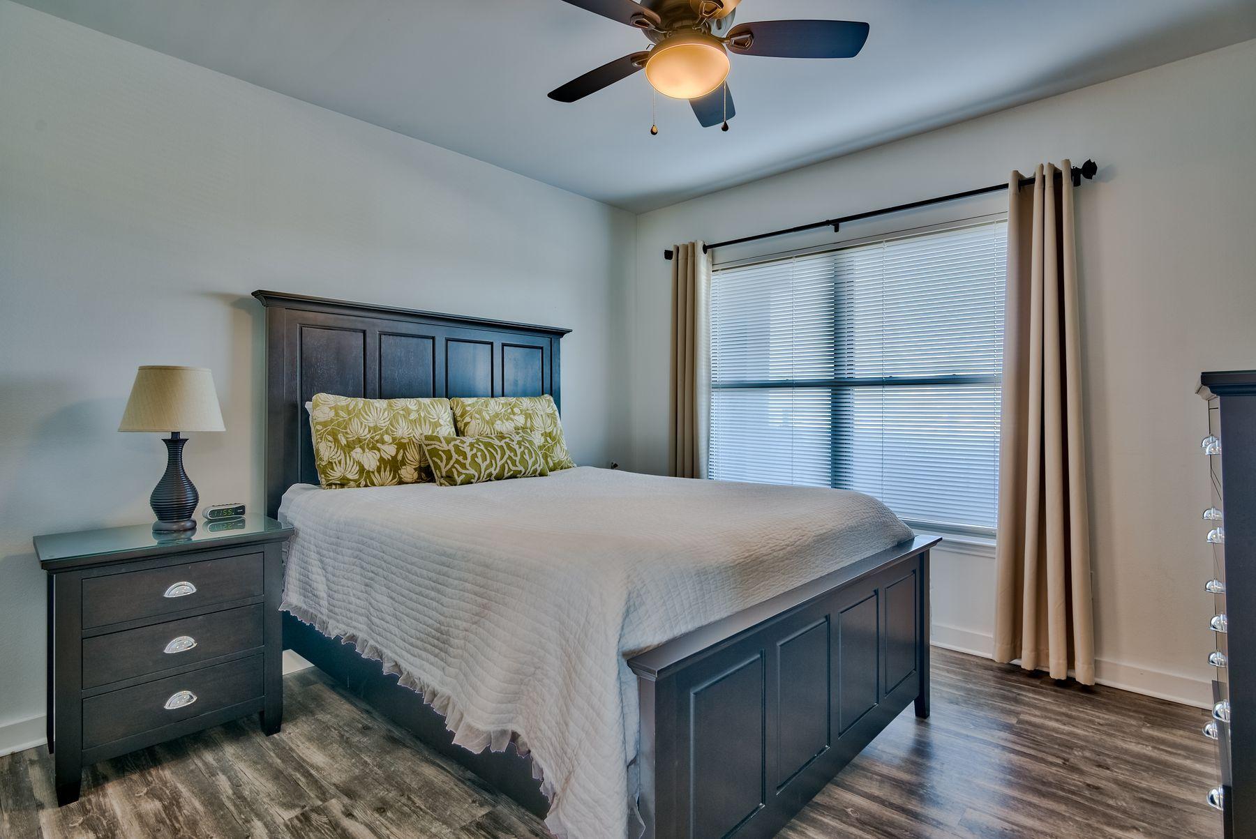 EMERALD TOWERS WEST CONDO - Residential