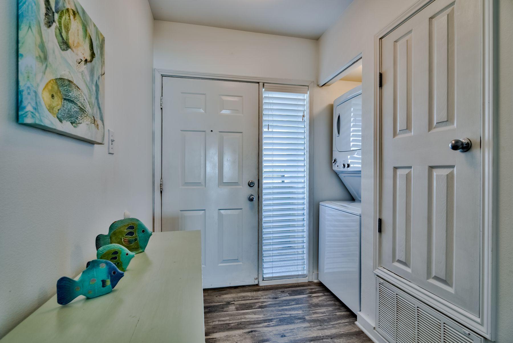 EMERALD TOWERS WEST CONDO - Residential