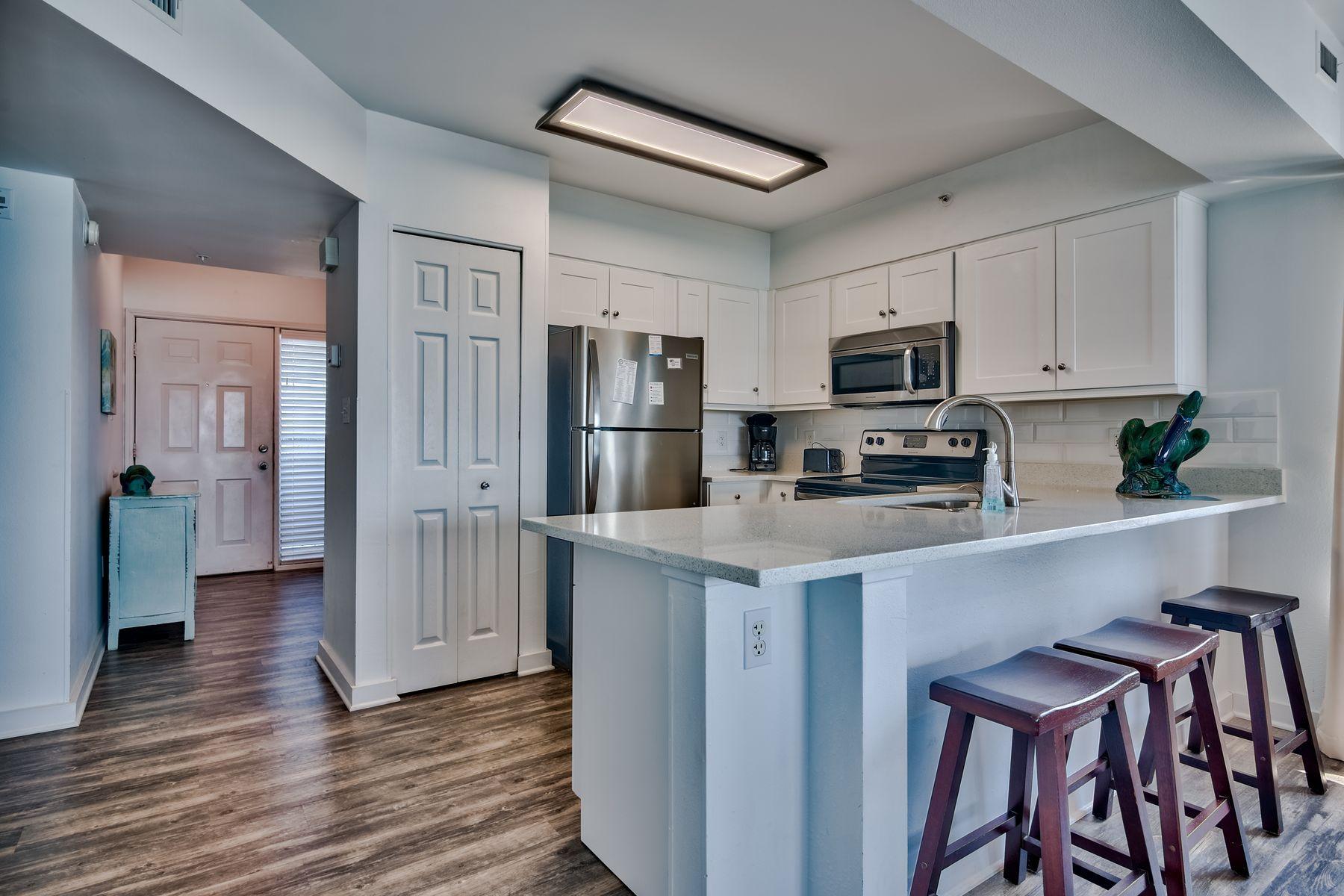 EMERALD TOWERS WEST CONDO - Residential