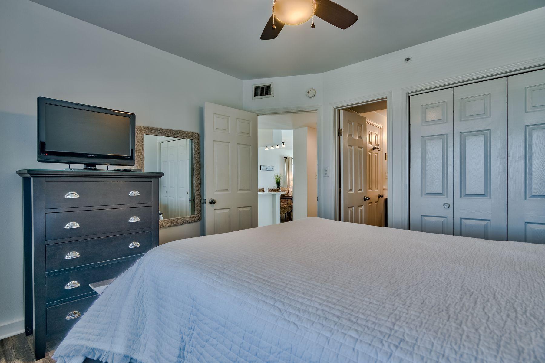 EMERALD TOWERS WEST CONDO - Residential