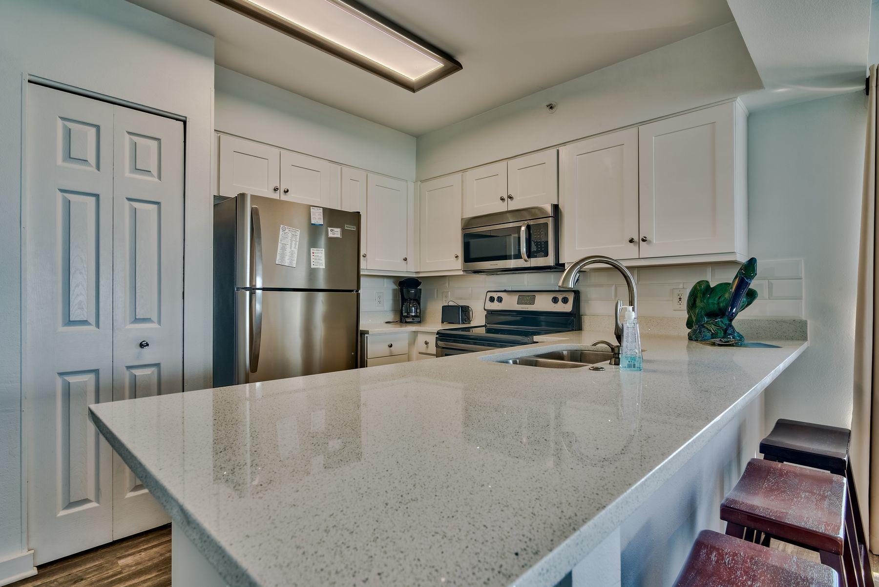 EMERALD TOWERS WEST CONDO - Residential