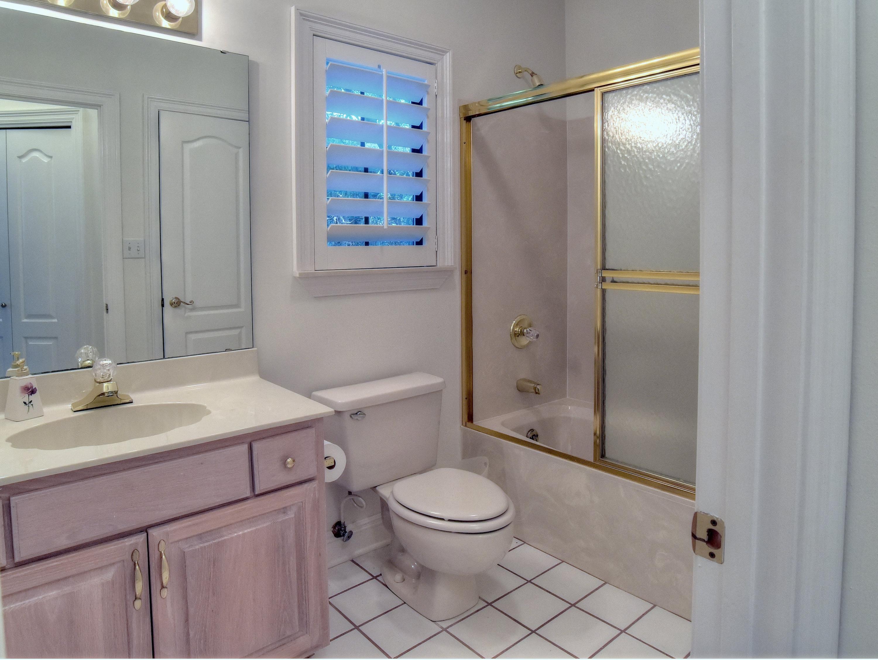 BAYTOWNE AVE EAST - Residential