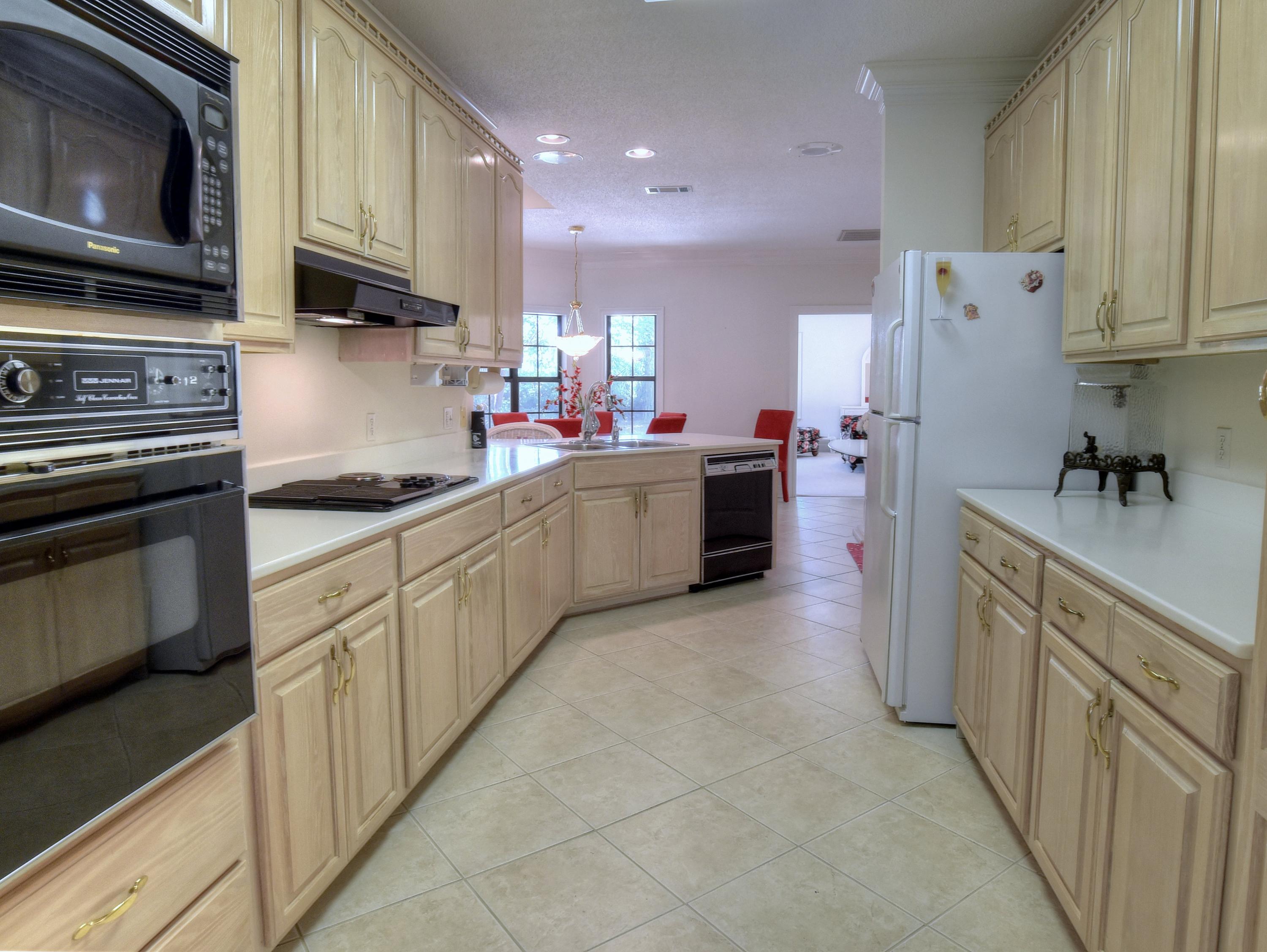 BAYTOWNE AVE EAST - Residential
