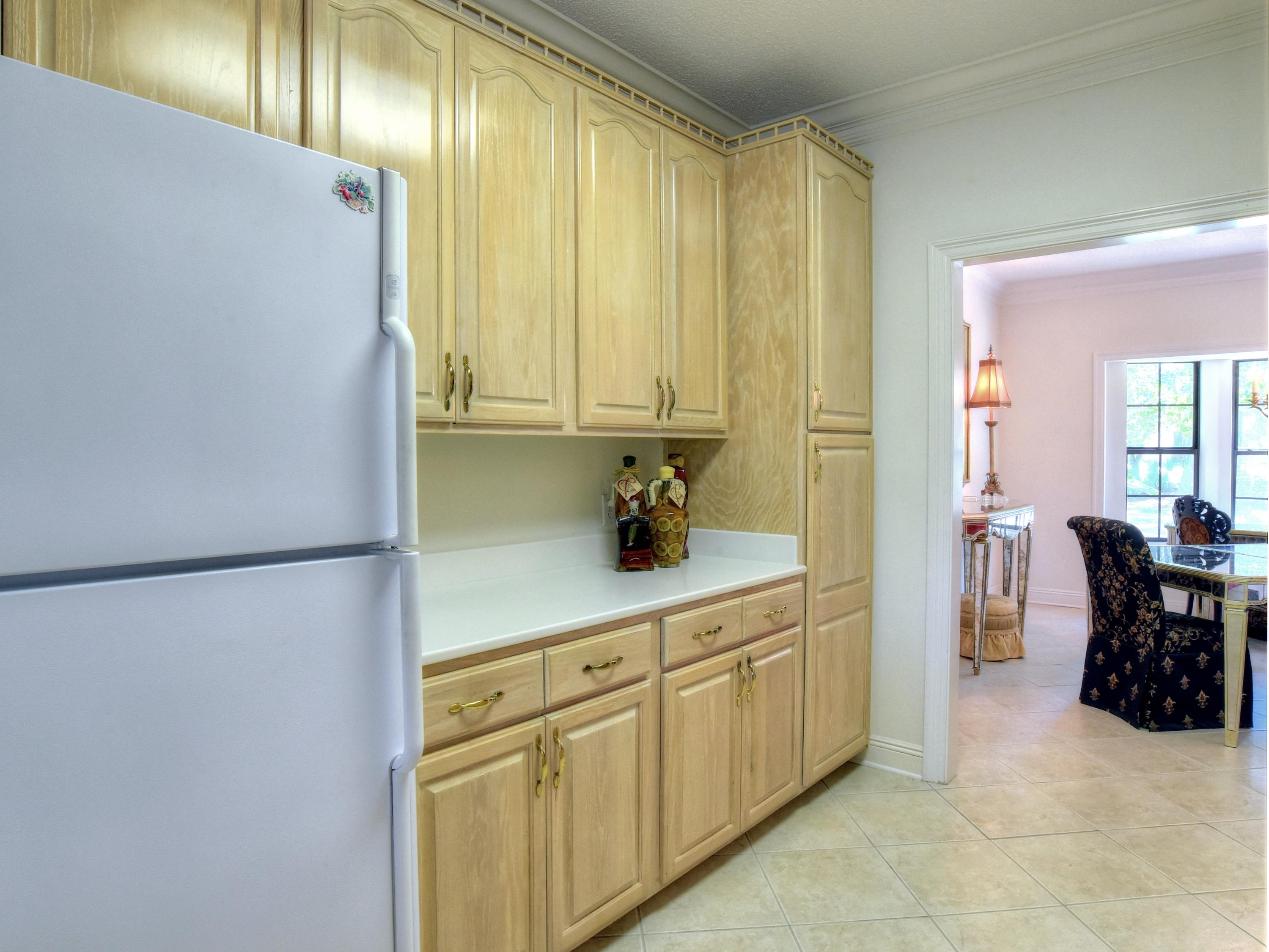 BAYTOWNE AVE EAST - Residential