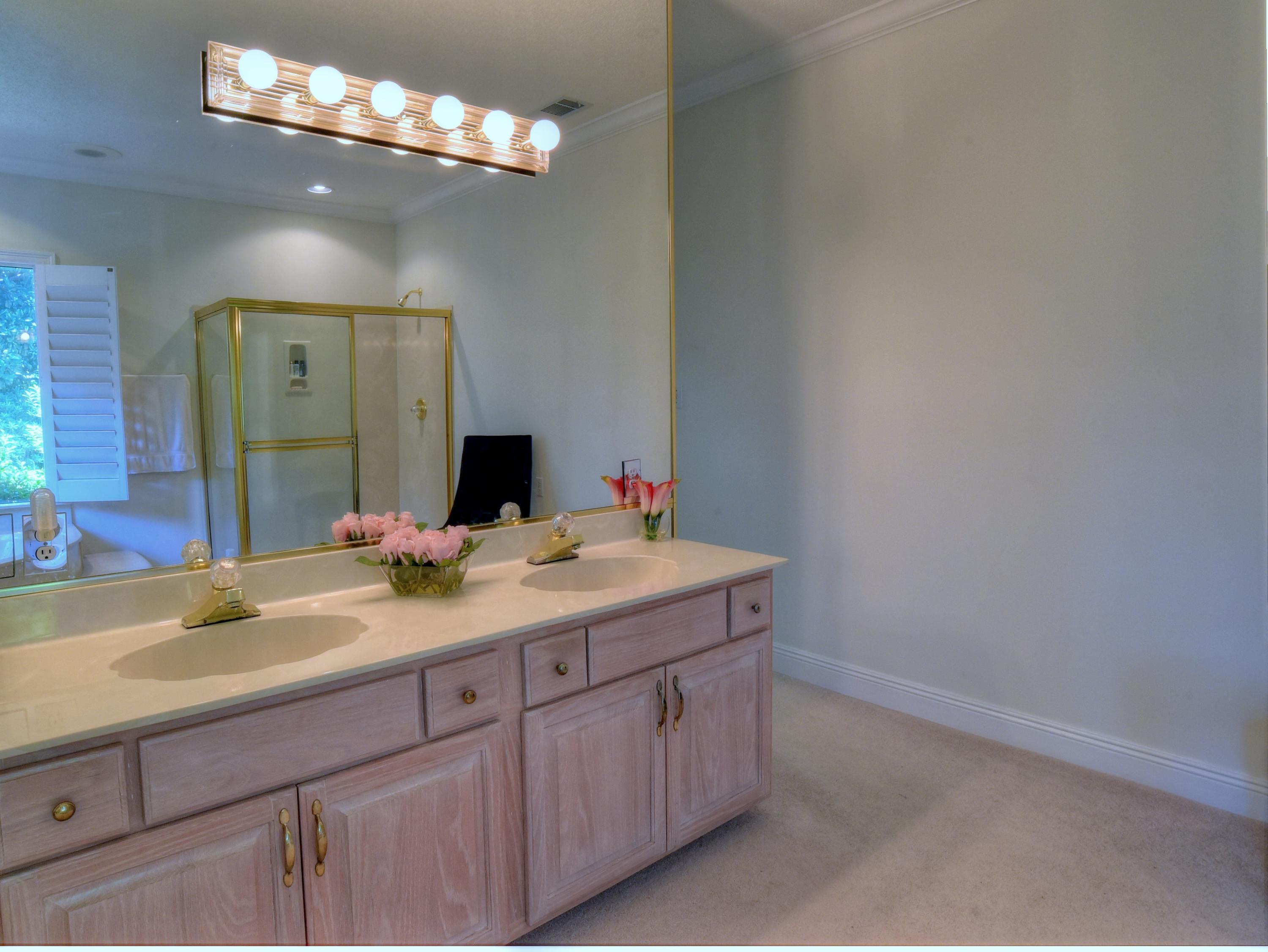 BAYTOWNE AVE EAST - Residential