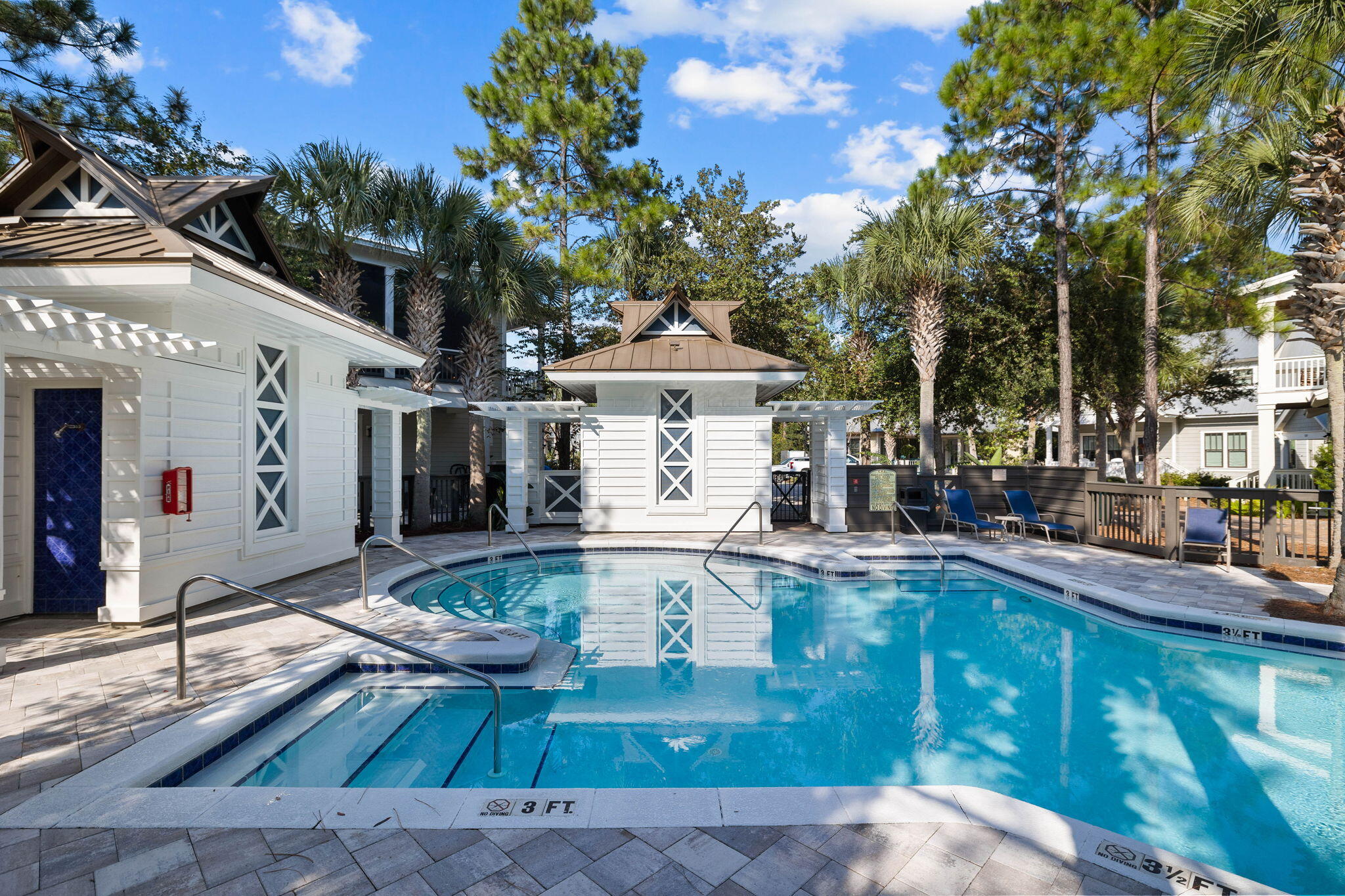 COTTAGES AT EASTERN LAKE - Residential