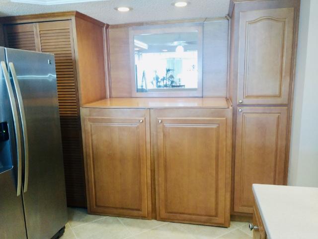 SHORELINE TOWERS 1 - Residential