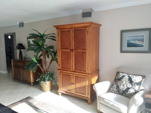 SHORELINE TOWERS 1 - Residential