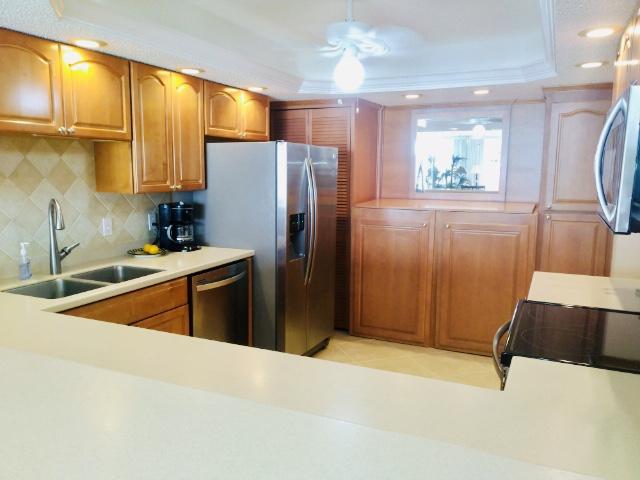 SHORELINE TOWERS 1 - Residential