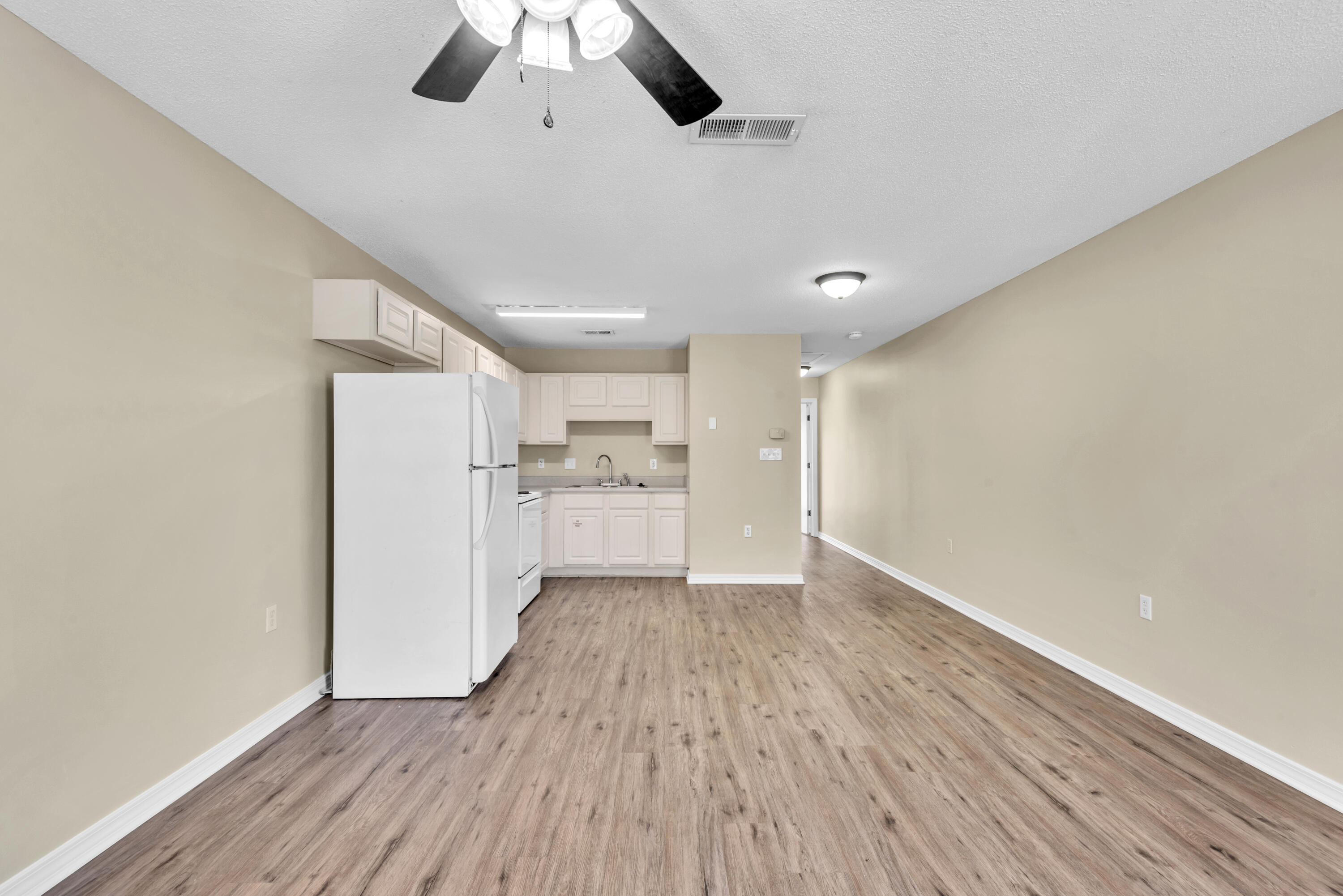 ROCKPORT APPARTMENTS - Residential Lease