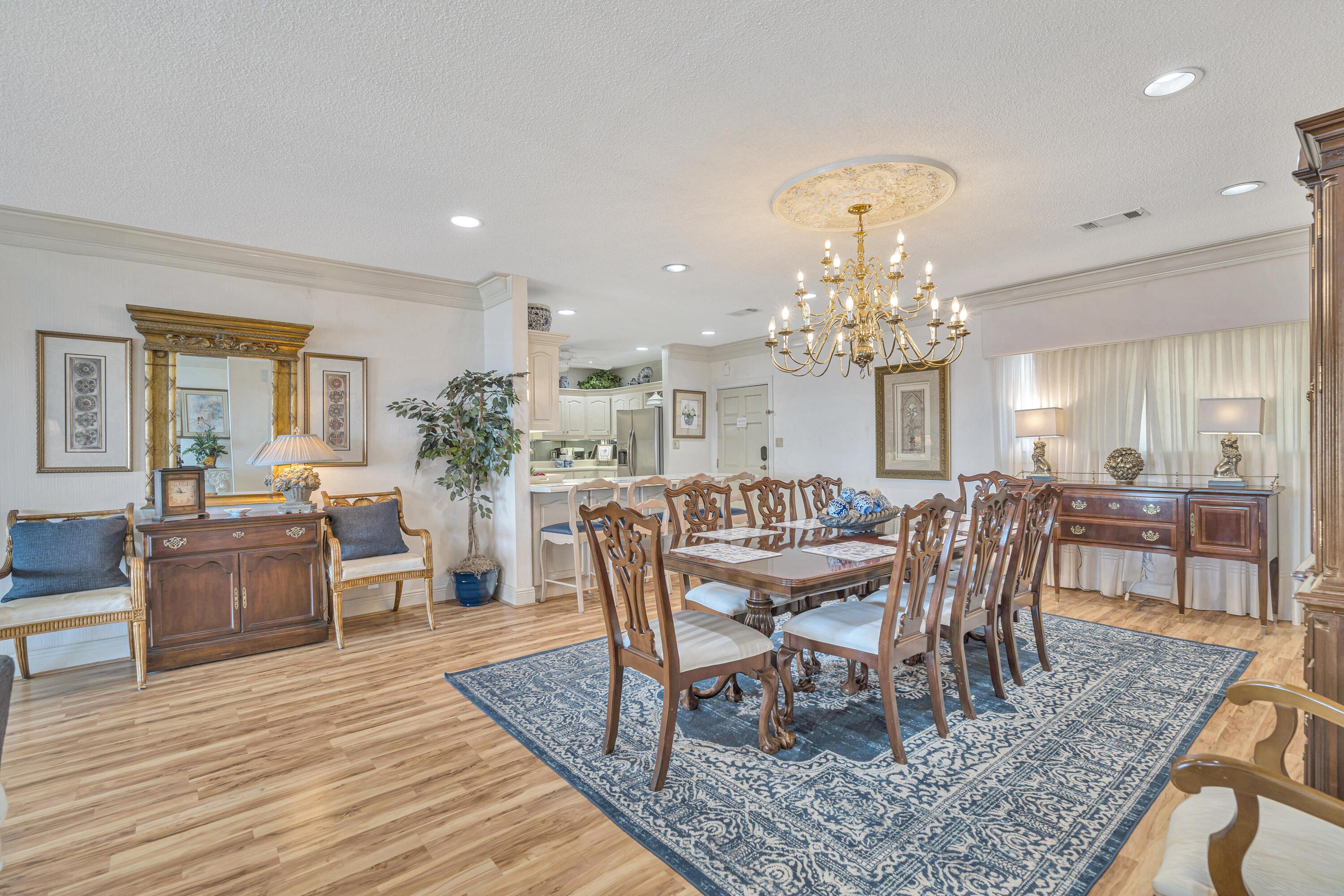 REGENCY TOWERS - Residential