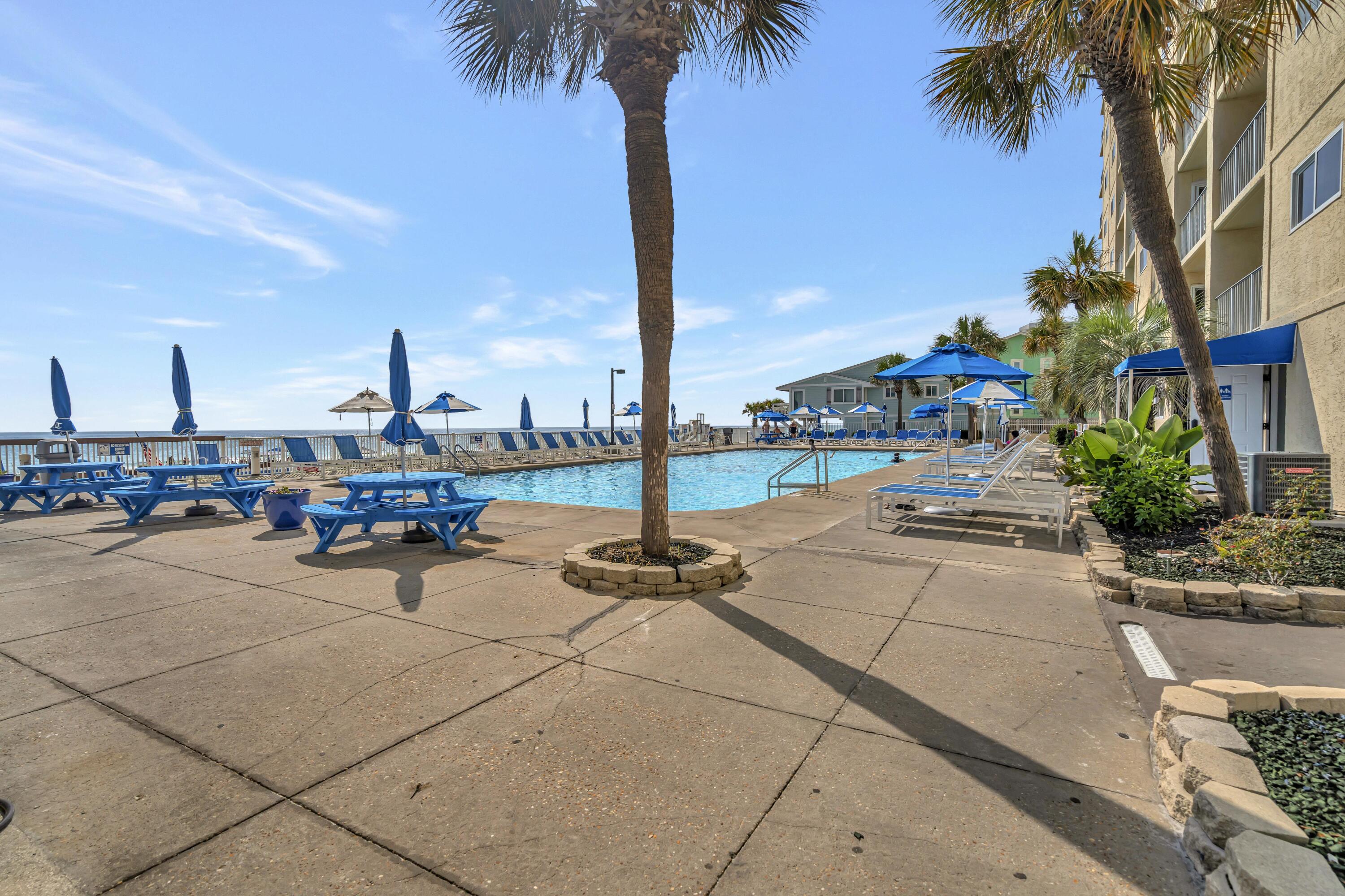 REGENCY TOWERS - Residential