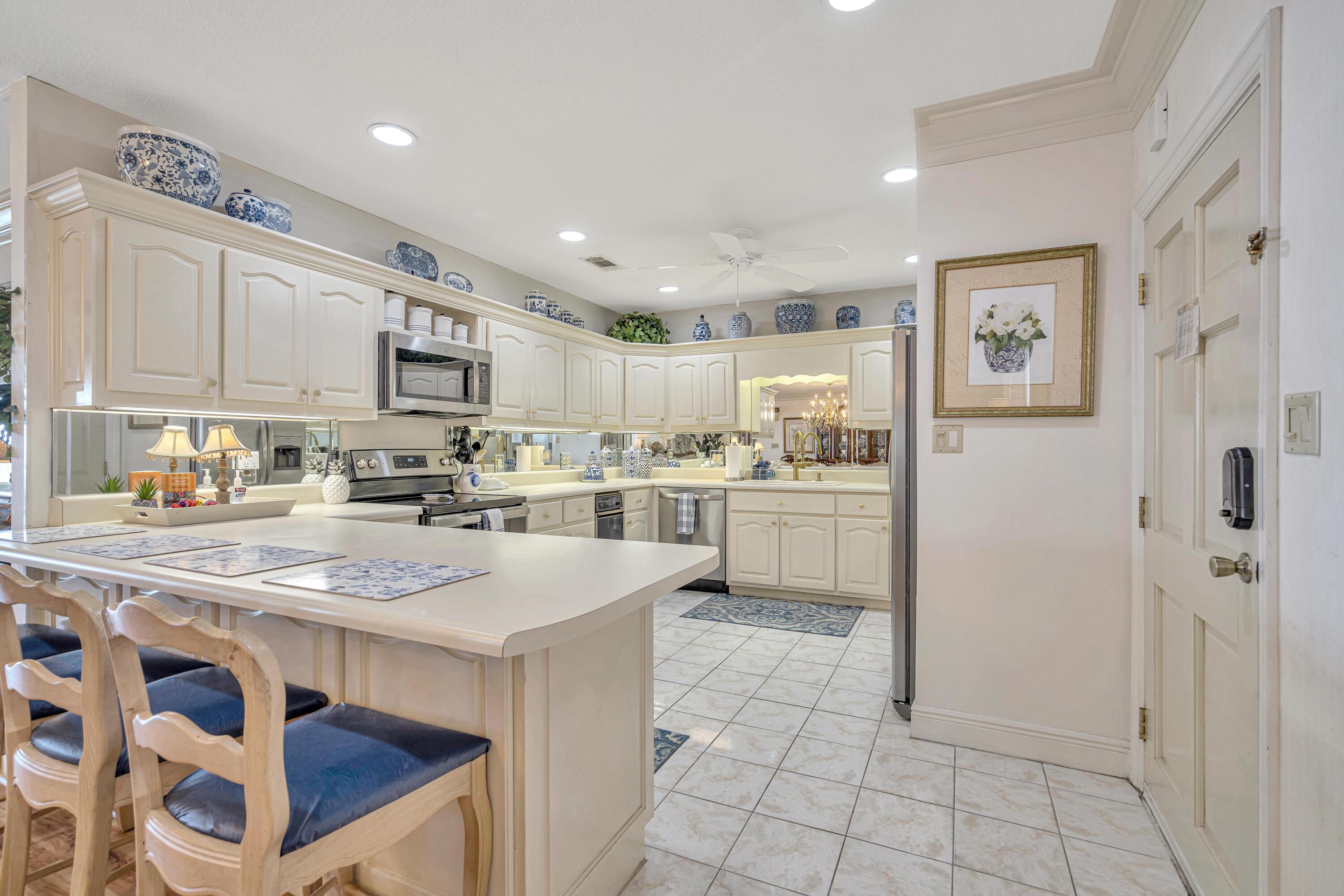 REGENCY TOWERS - Residential