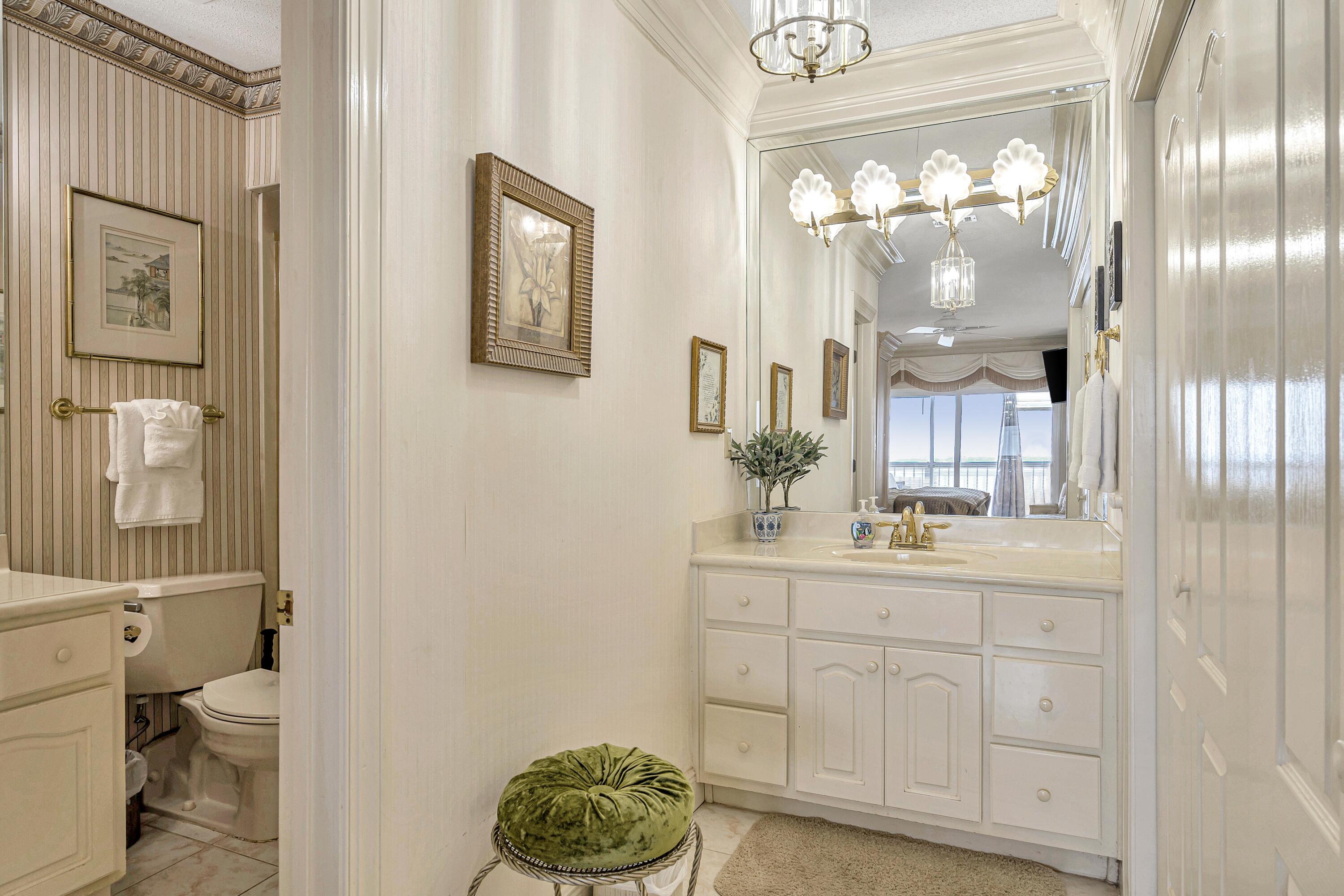 REGENCY TOWERS - Residential