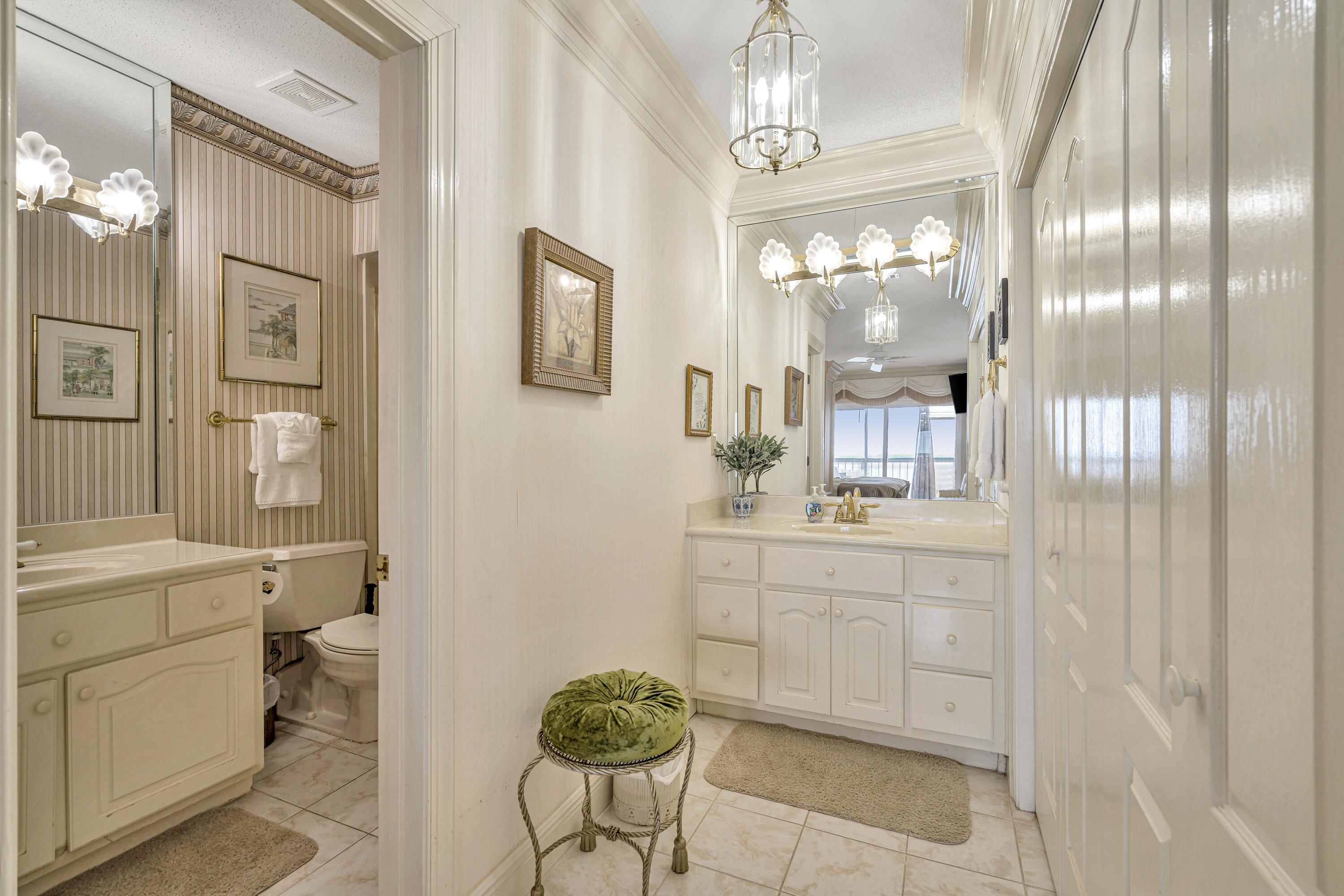 REGENCY TOWERS - Residential