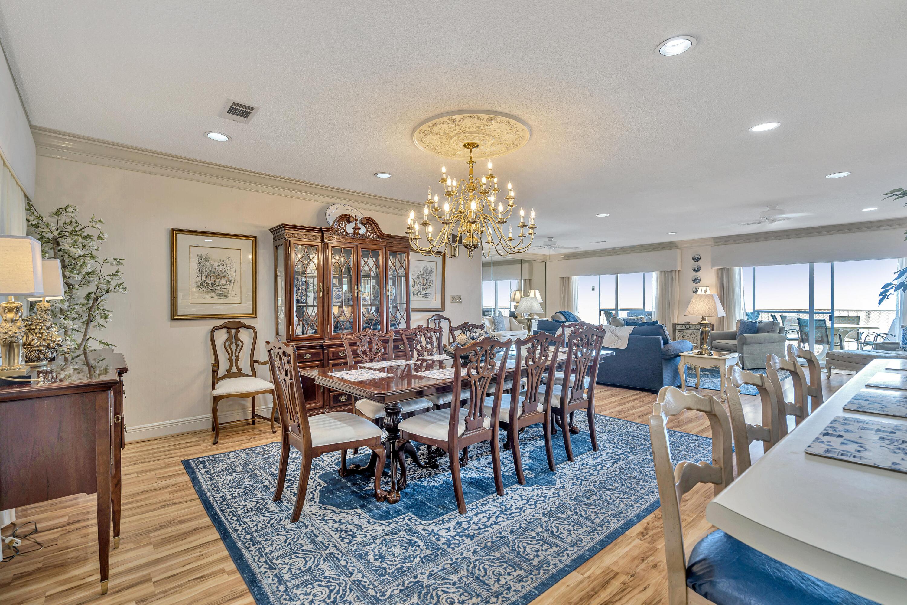 REGENCY TOWERS - Residential