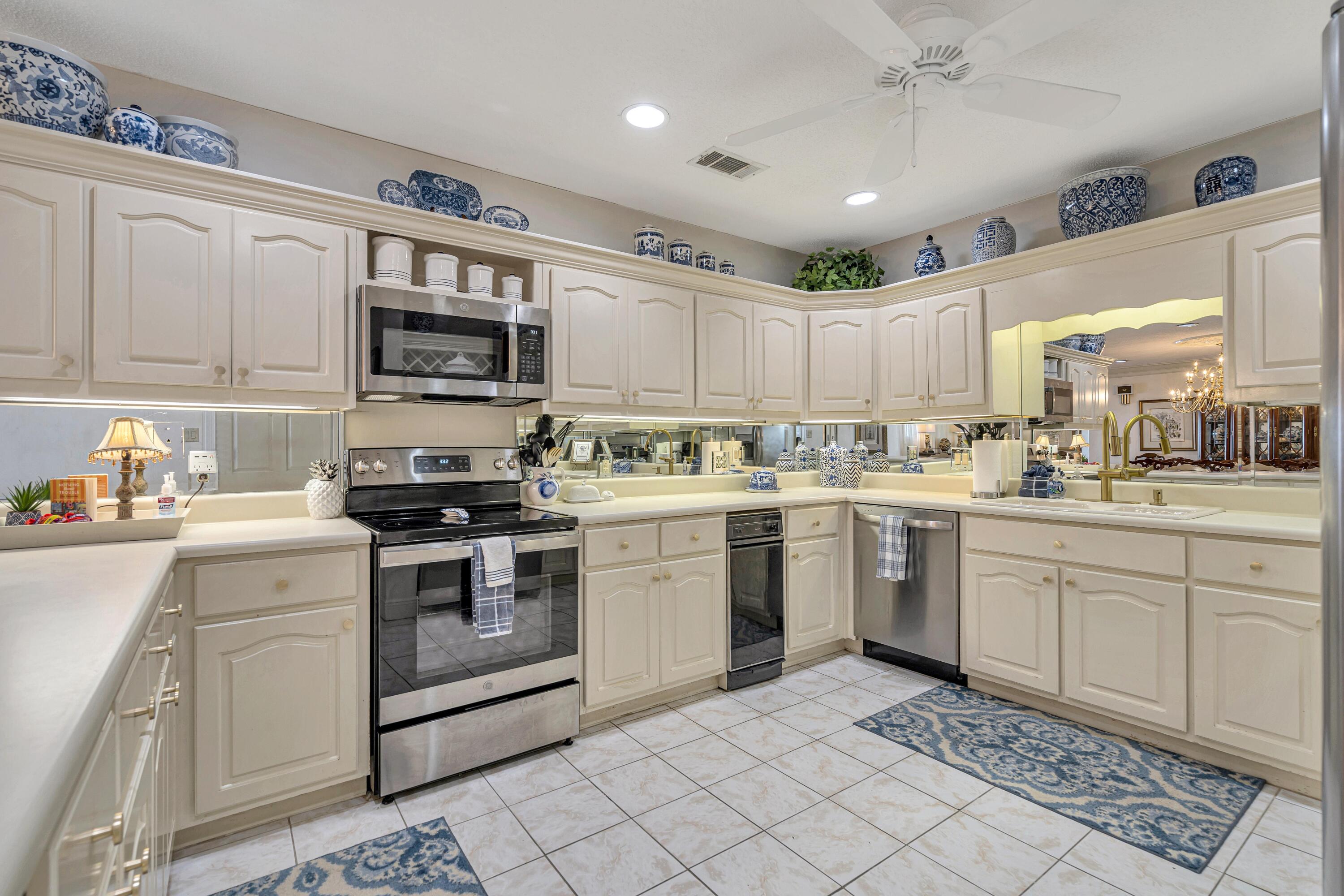 REGENCY TOWERS - Residential