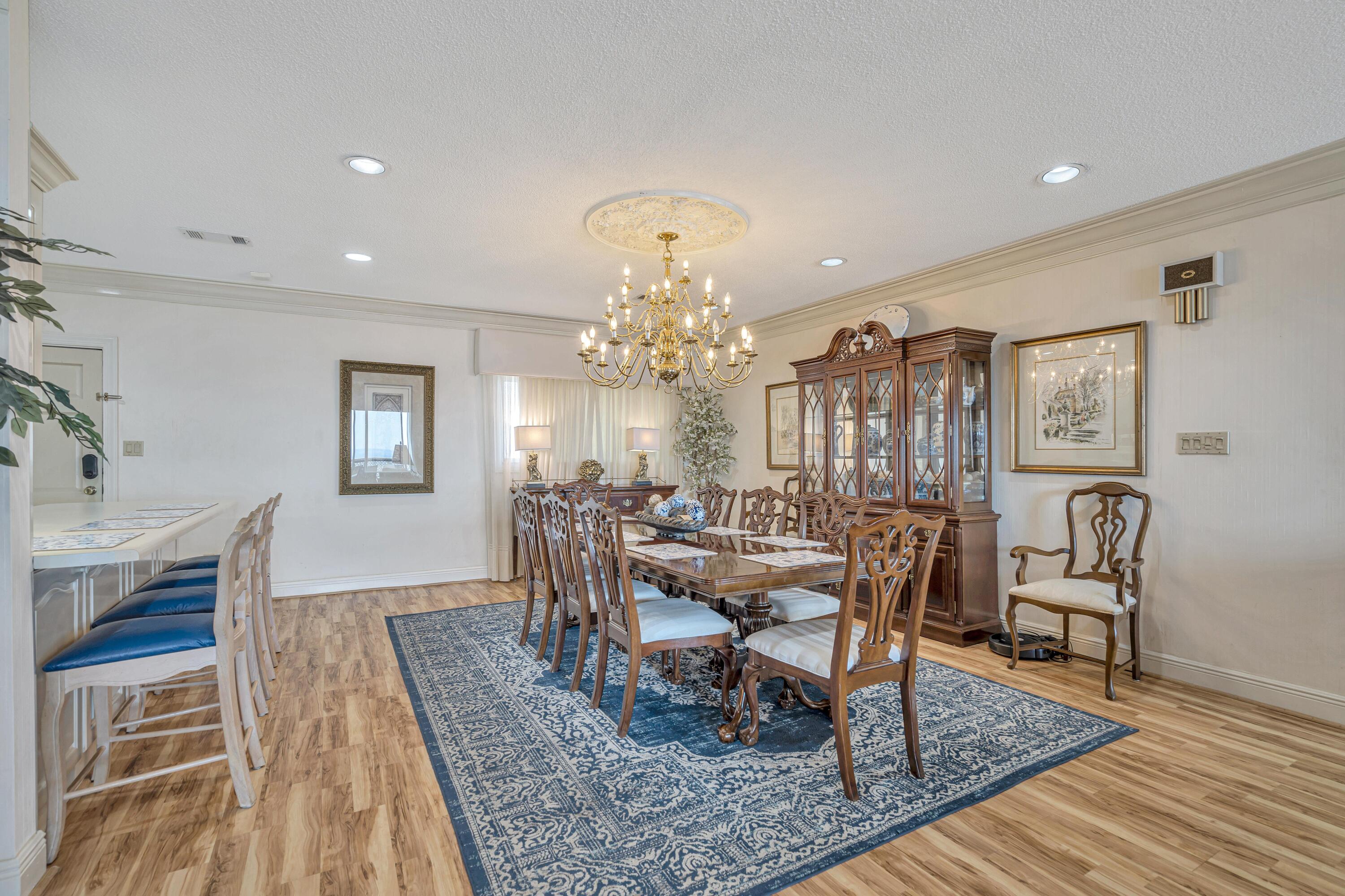 REGENCY TOWERS - Residential