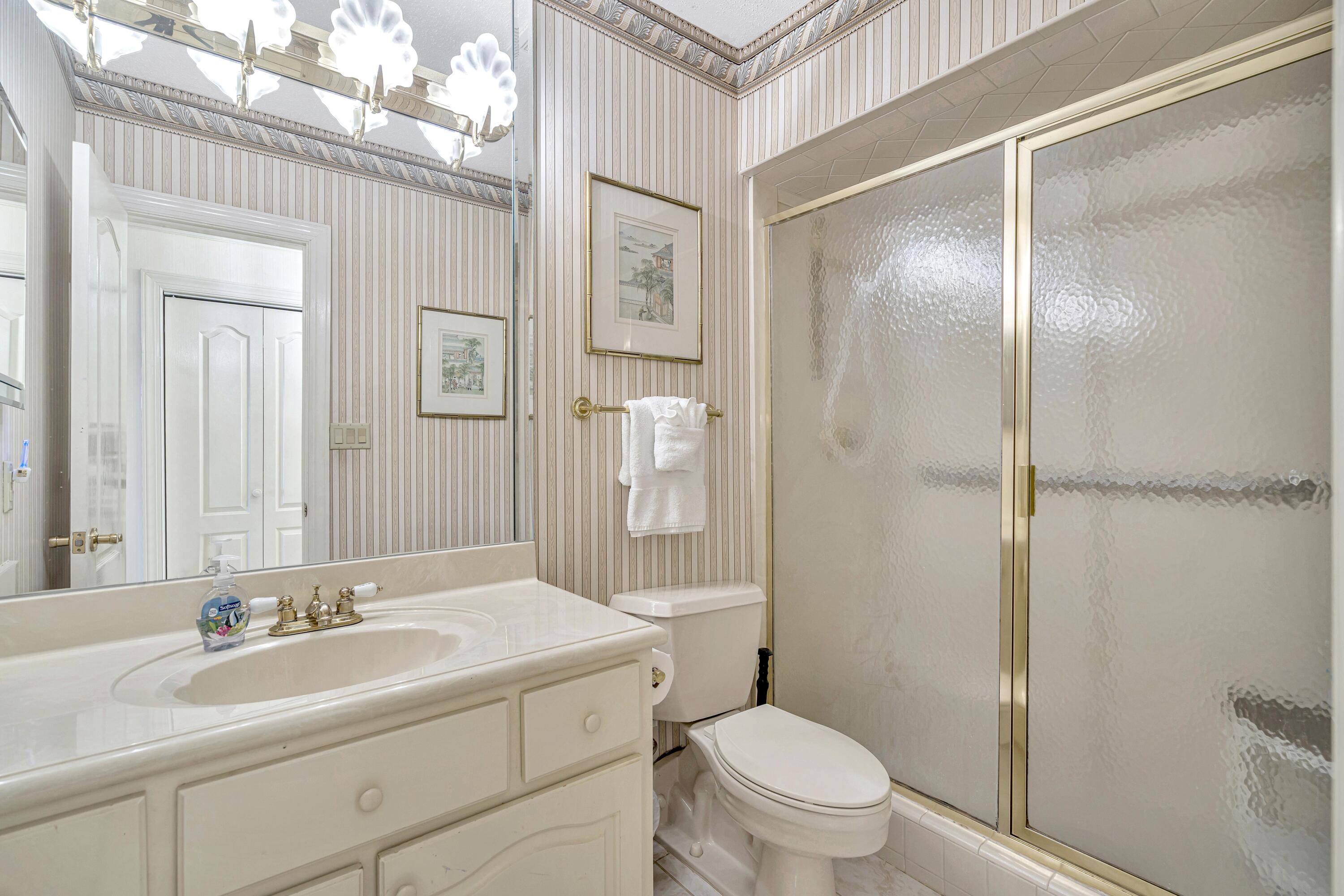 REGENCY TOWERS - Residential