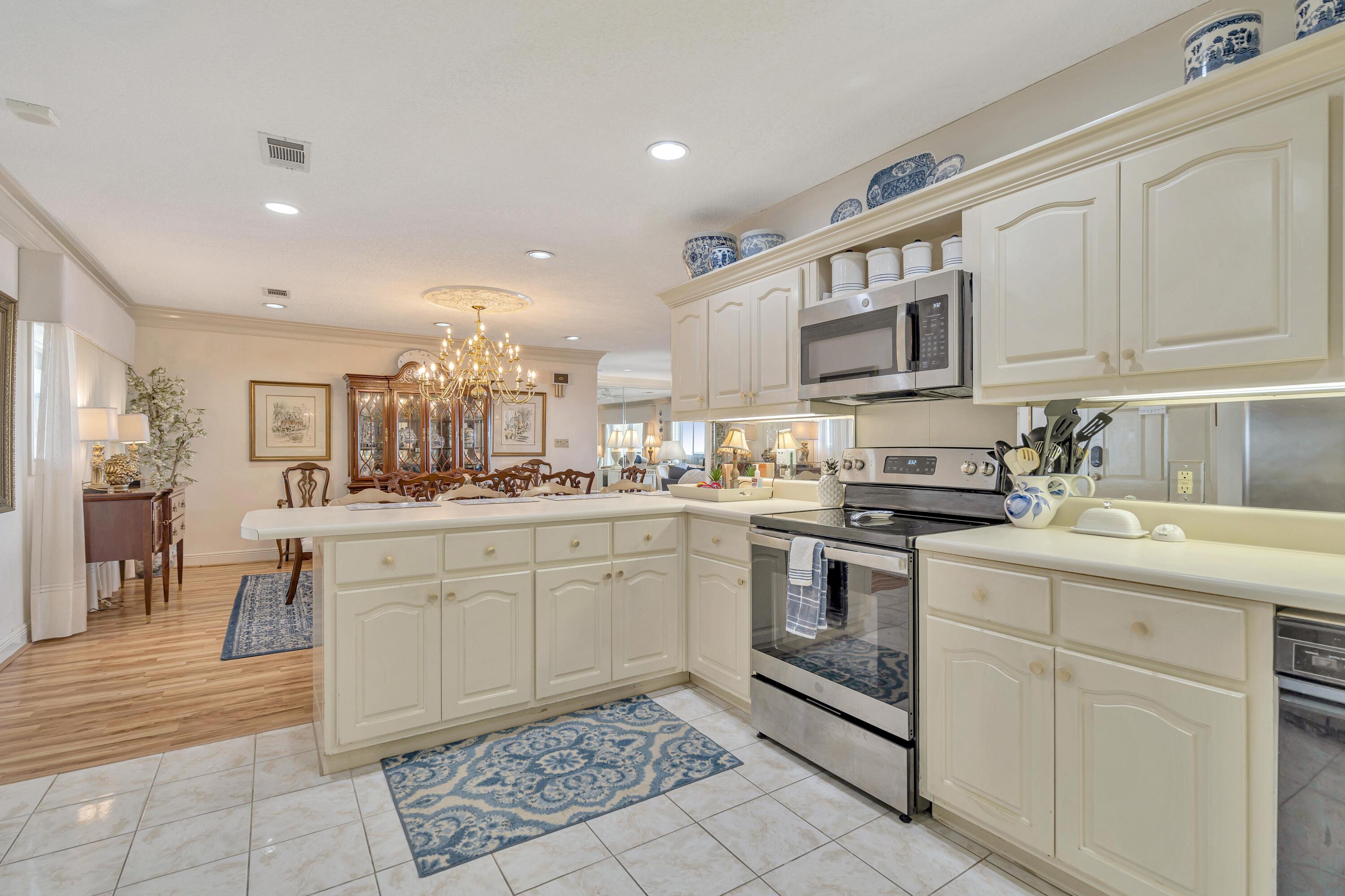 REGENCY TOWERS - Residential