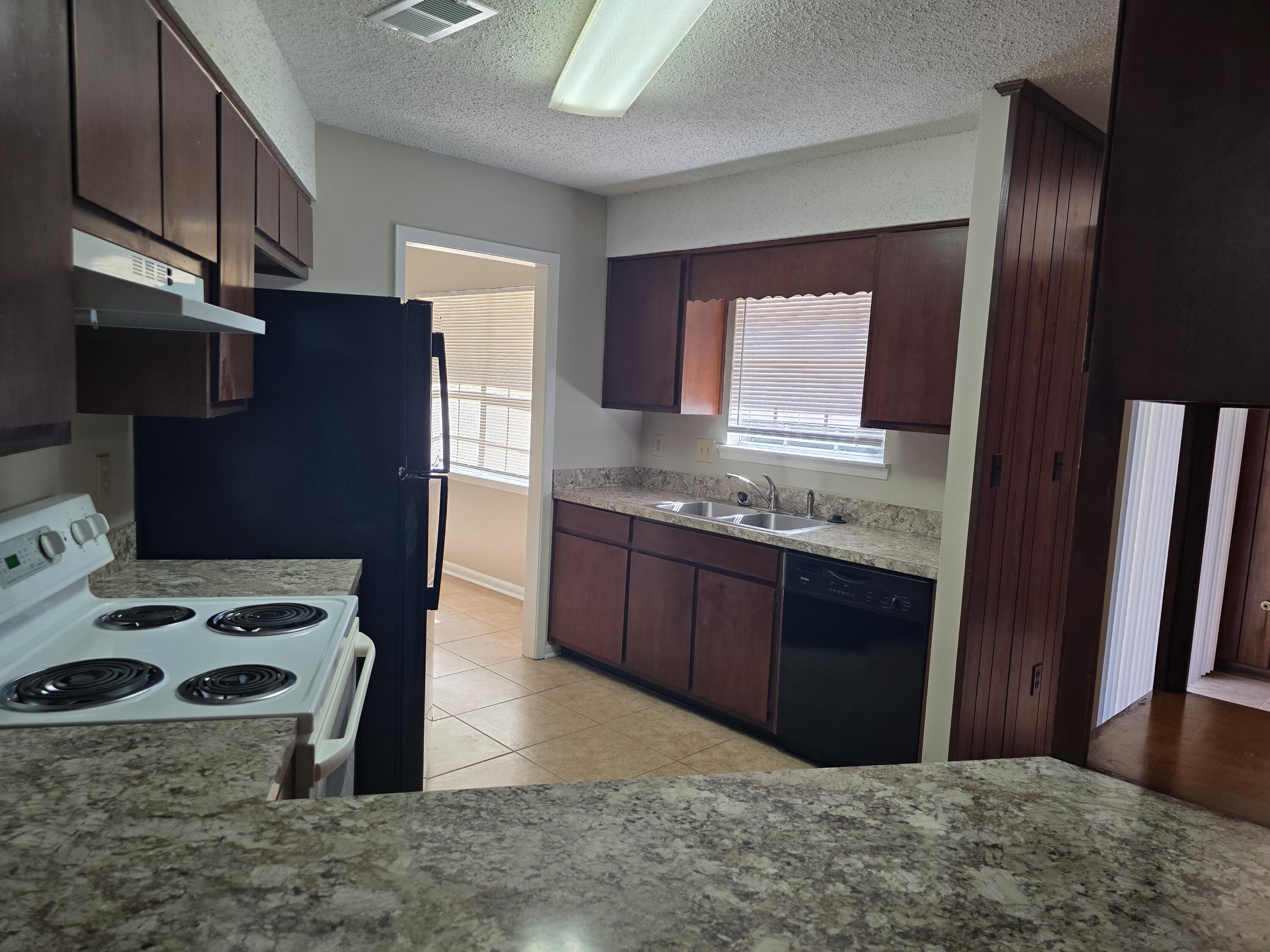 BERKSHIRE WOODS - Residential Lease