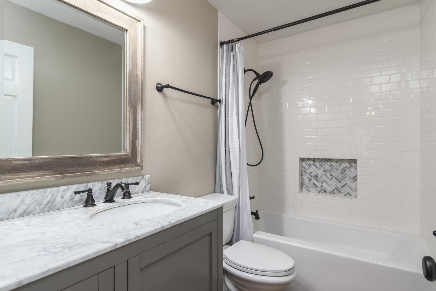 LAKE LORRAINE ESTATES 3 - Residential