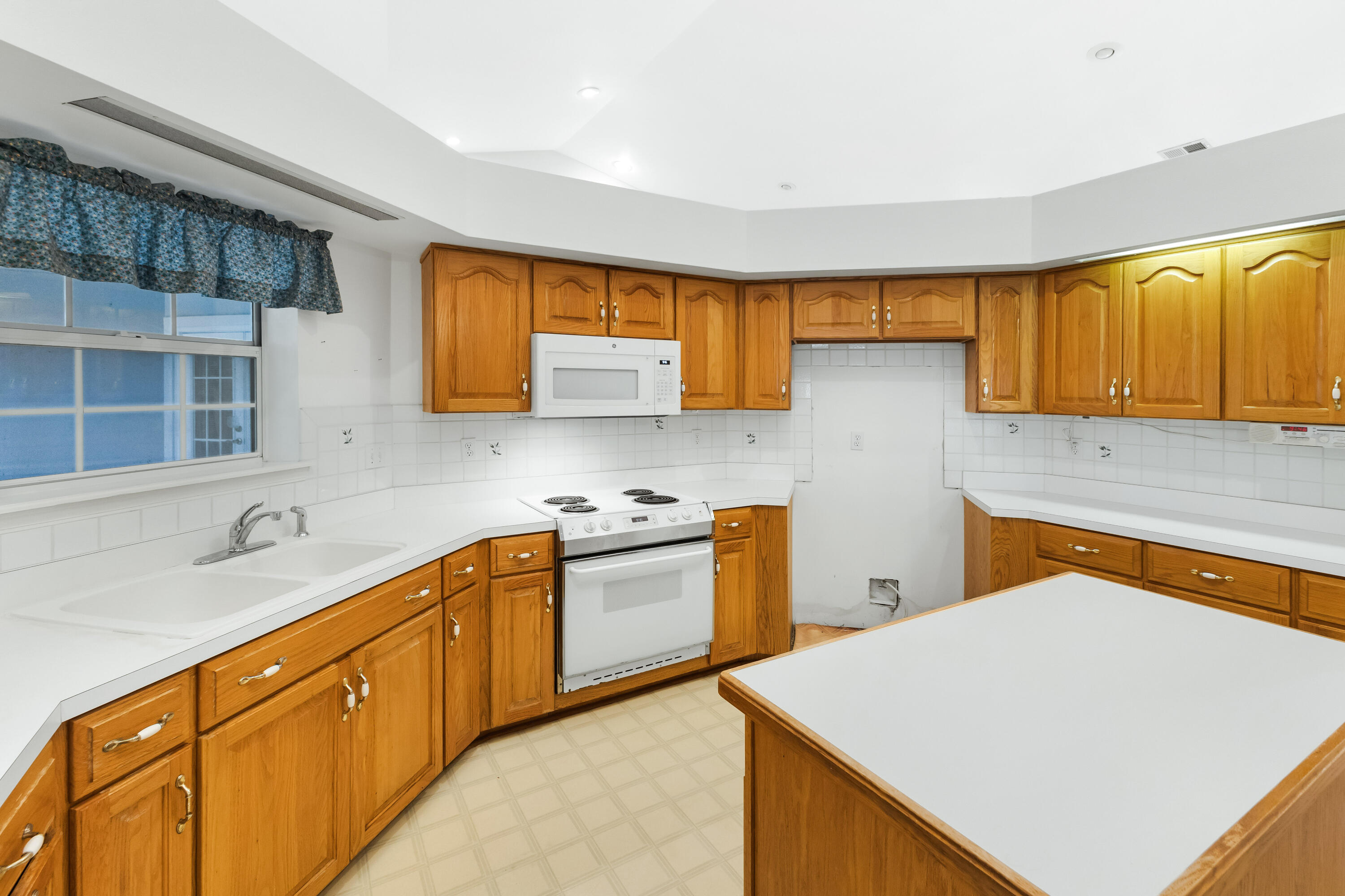 BAYTOWNE AVENUE - Residential