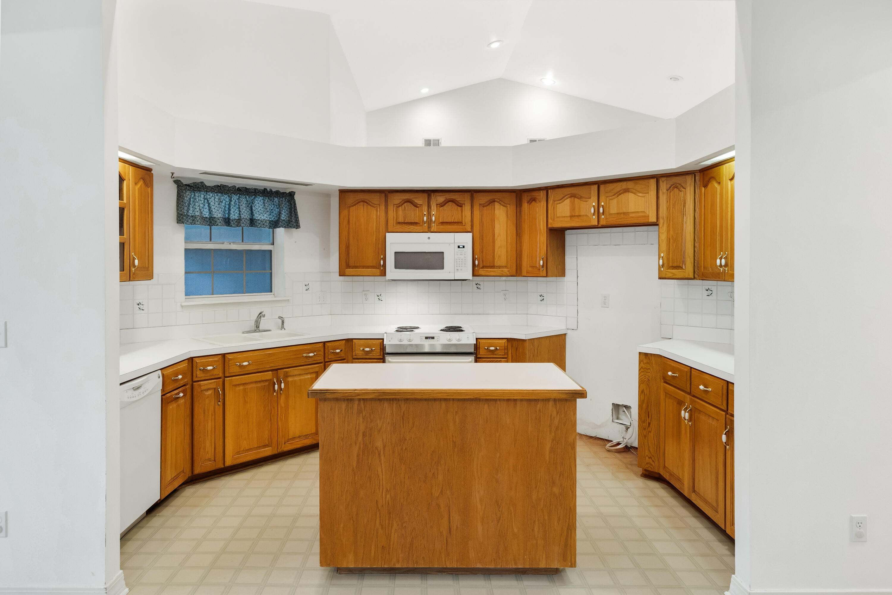BAYTOWNE AVENUE - Residential