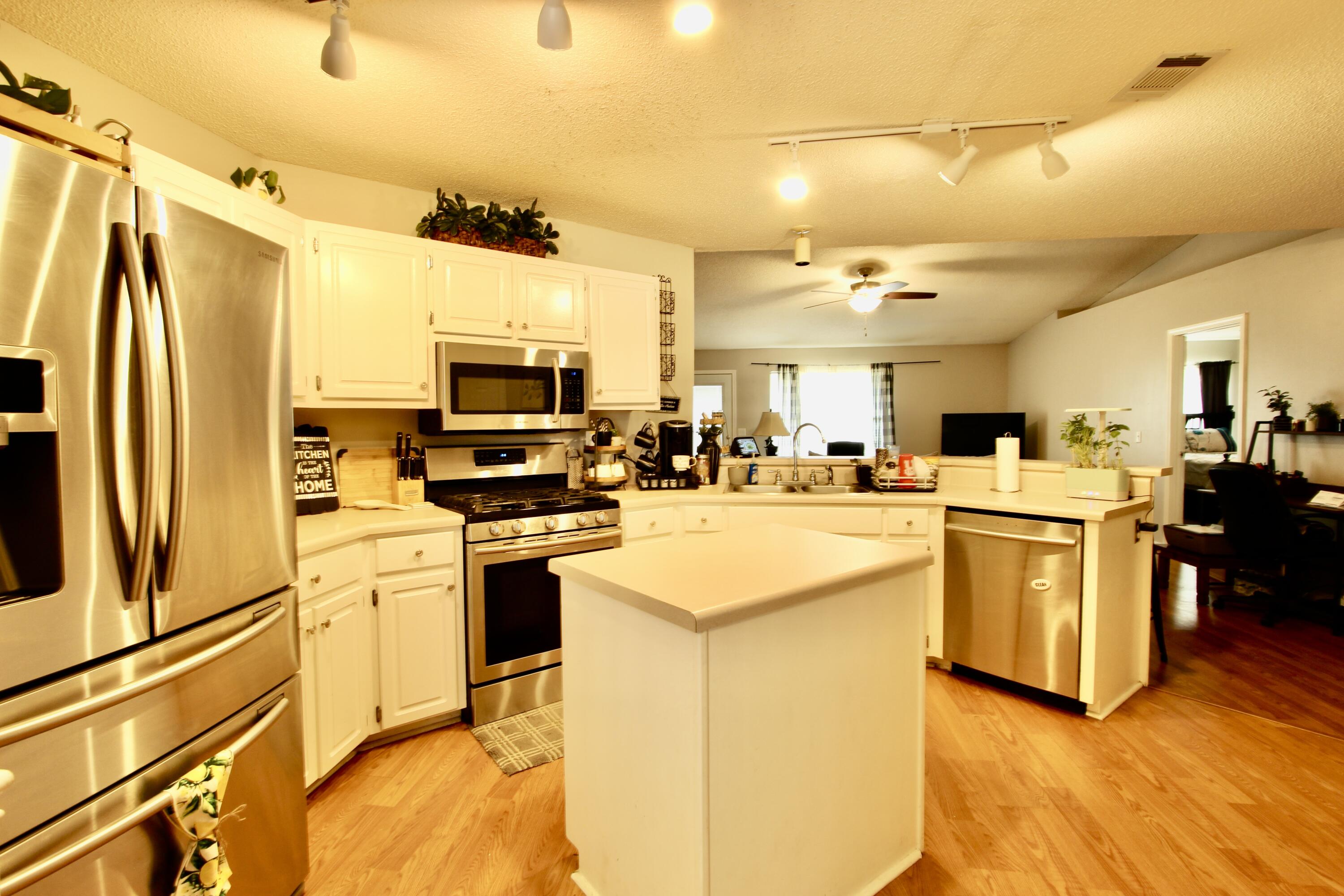 CHEROKEE BEND S/D PH 2 - Residential