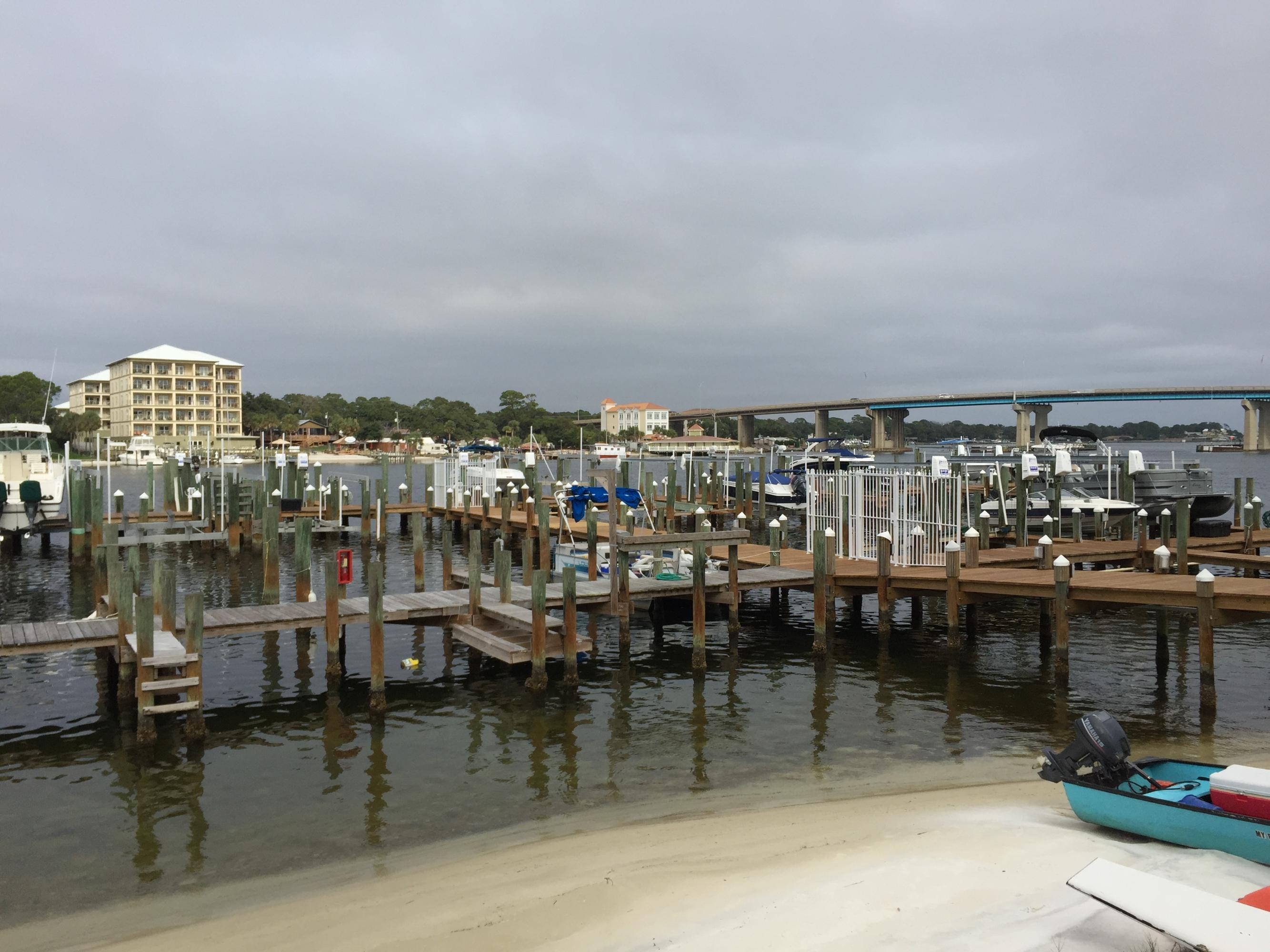 COMMODORES LANDING - Residential