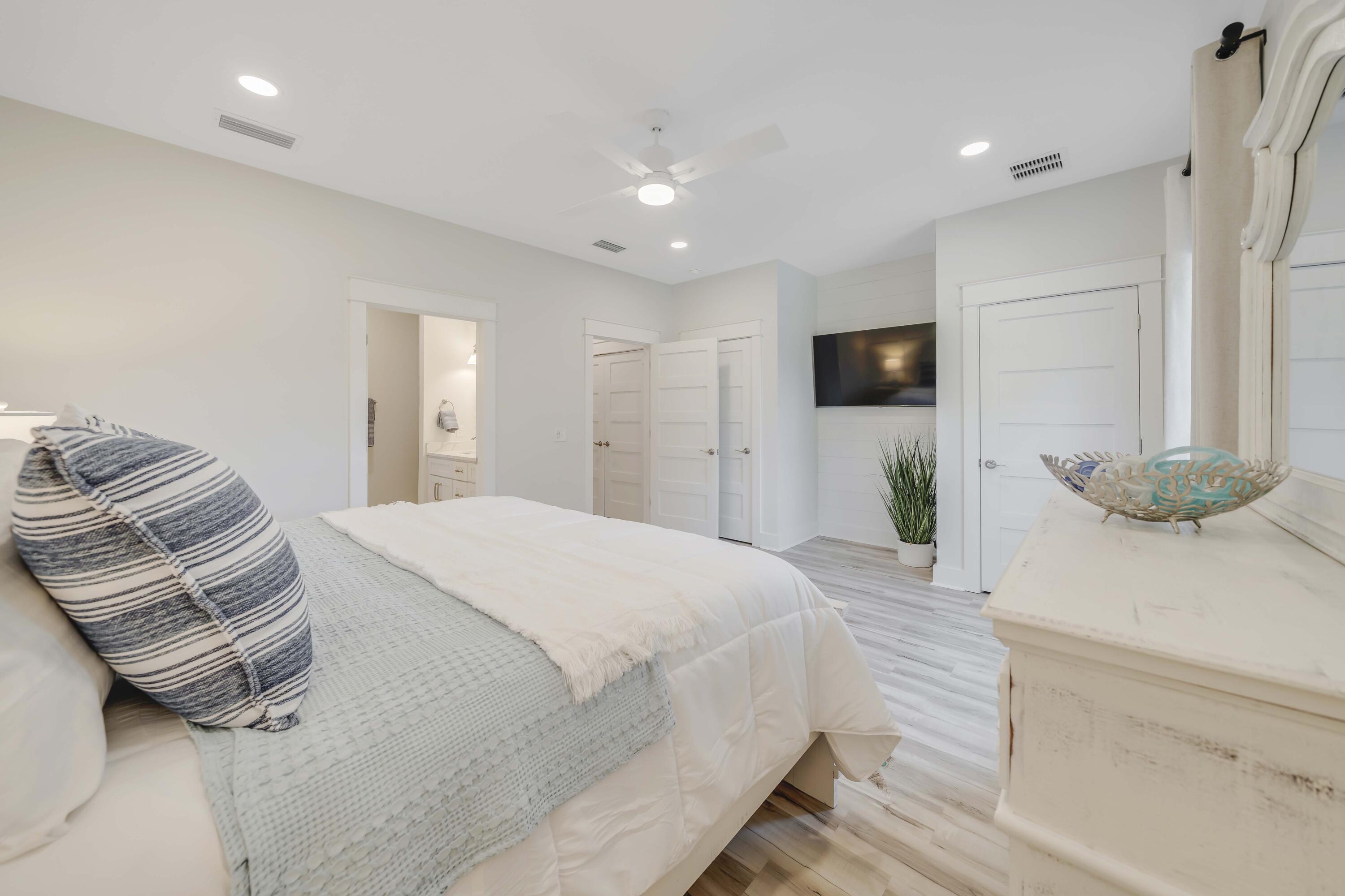 LAGUNA BEACH - Residential