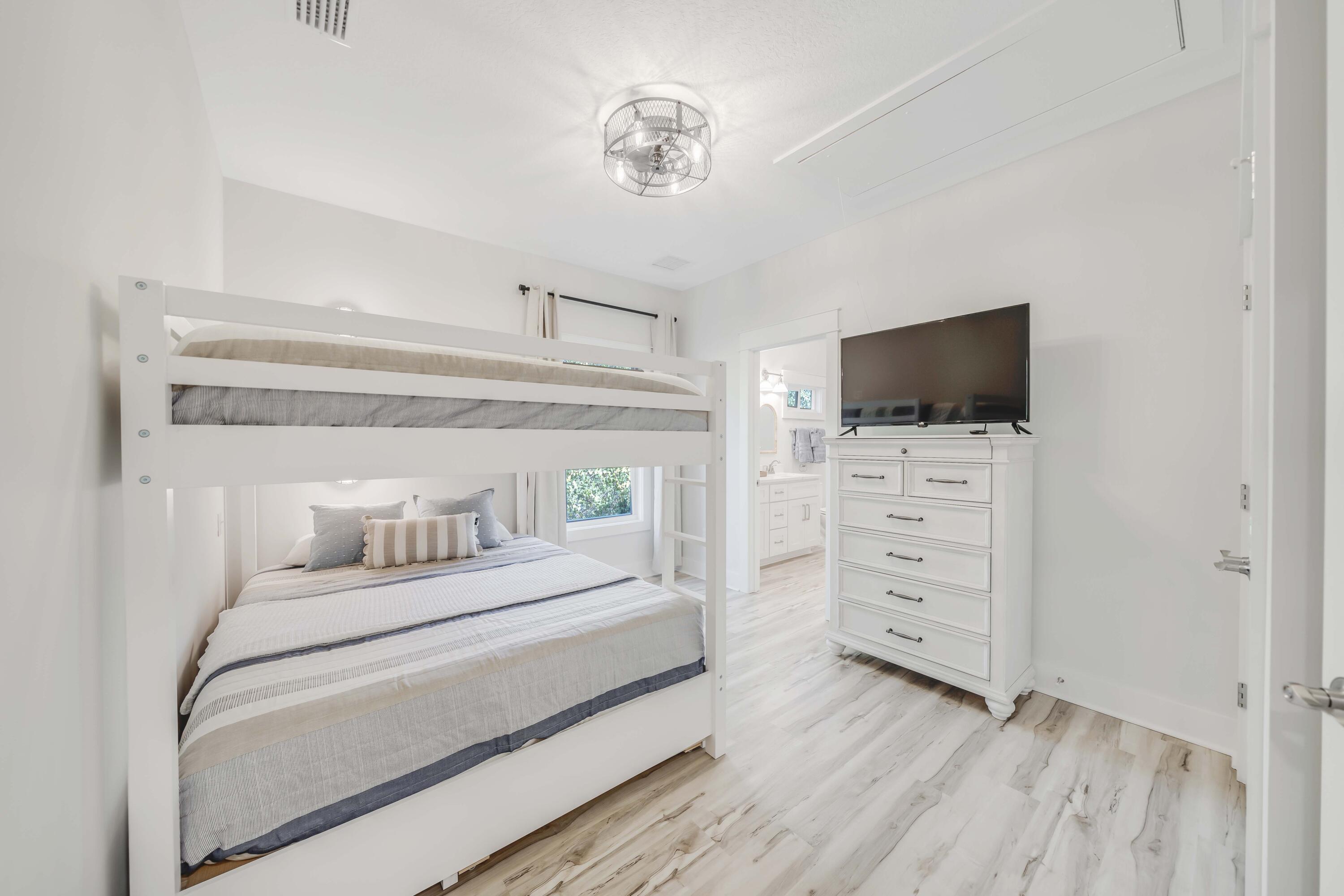 LAGUNA BEACH - Residential