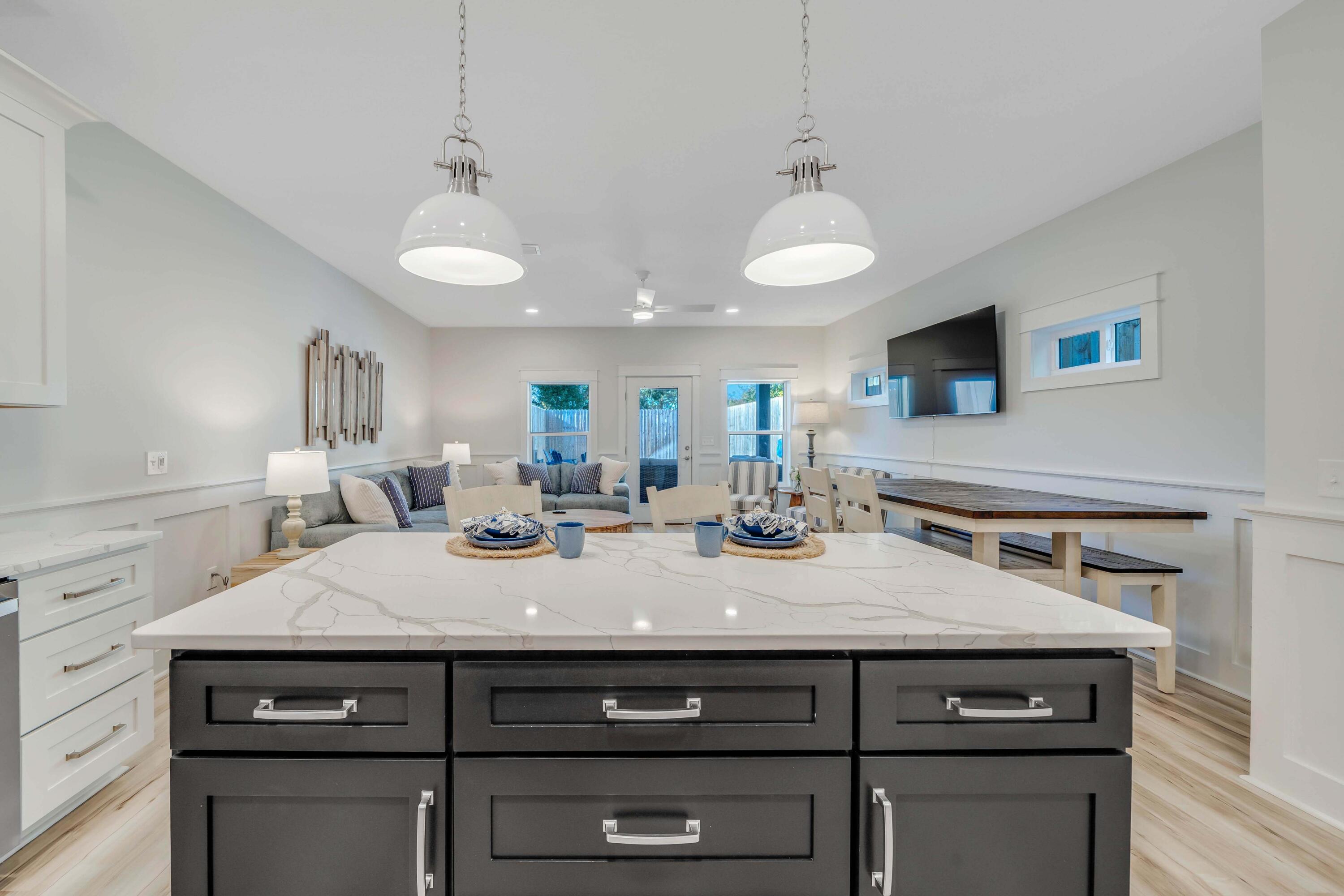 LAGUNA BEACH - Residential