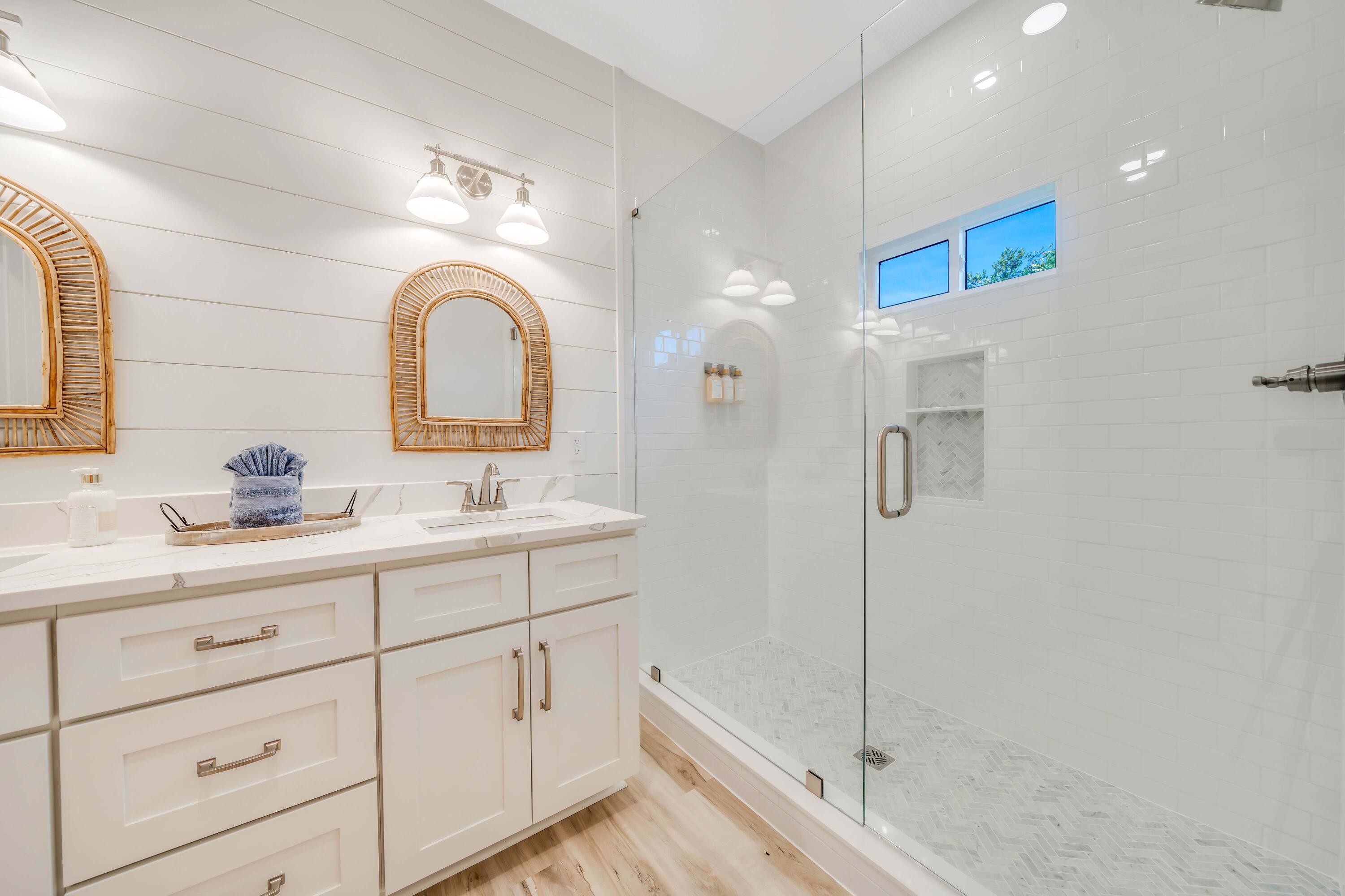 LAGUNA BEACH - Residential