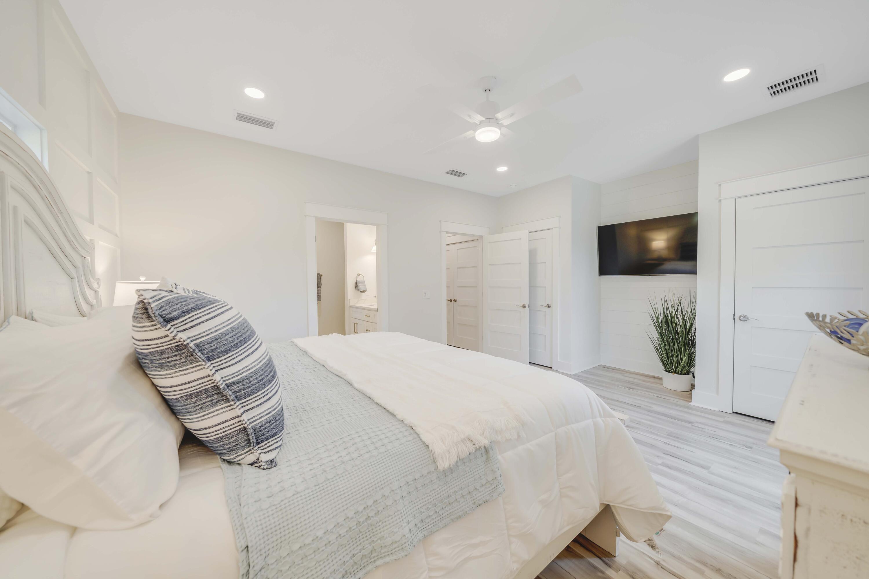 LAGUNA BEACH - Residential