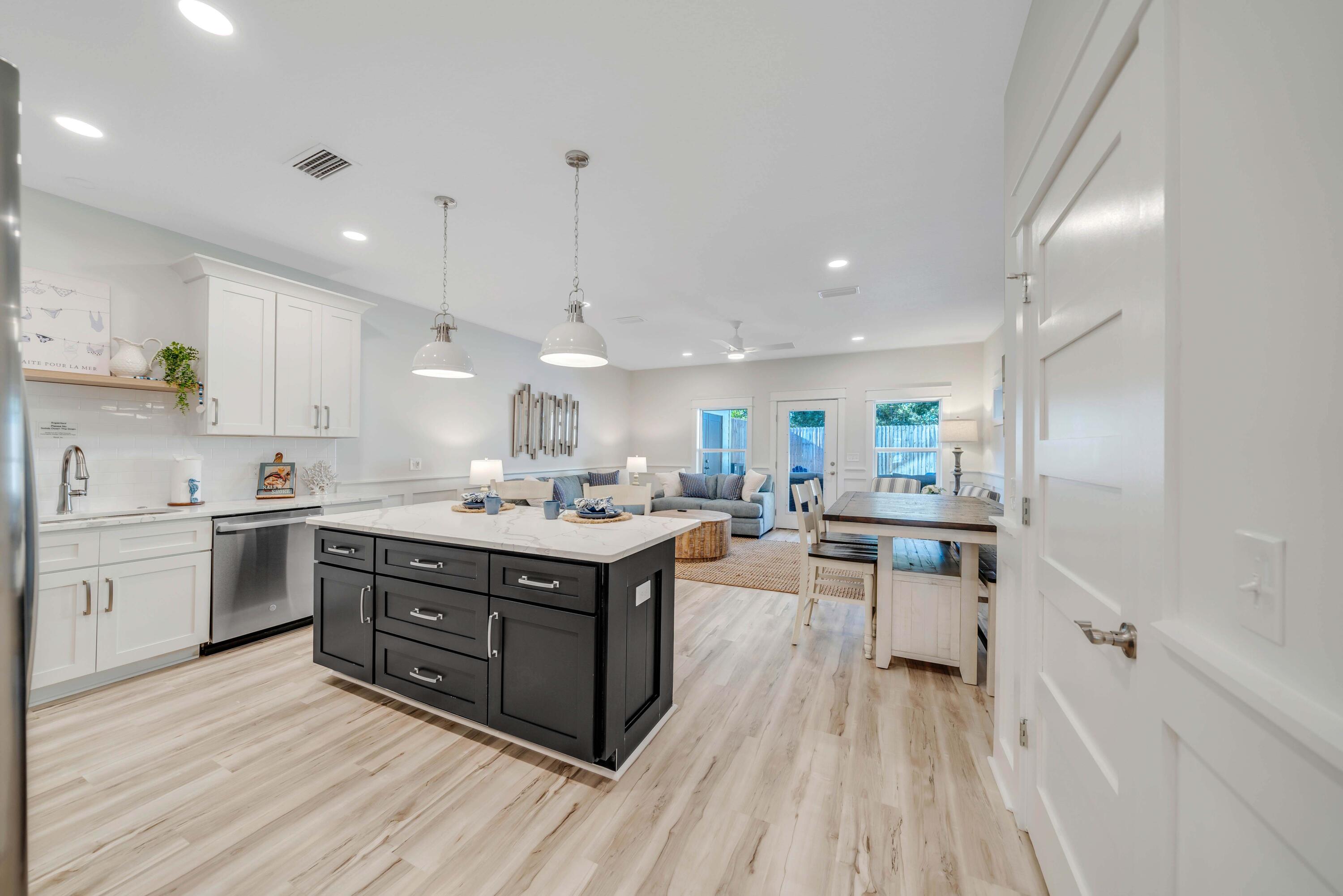 LAGUNA BEACH - Residential