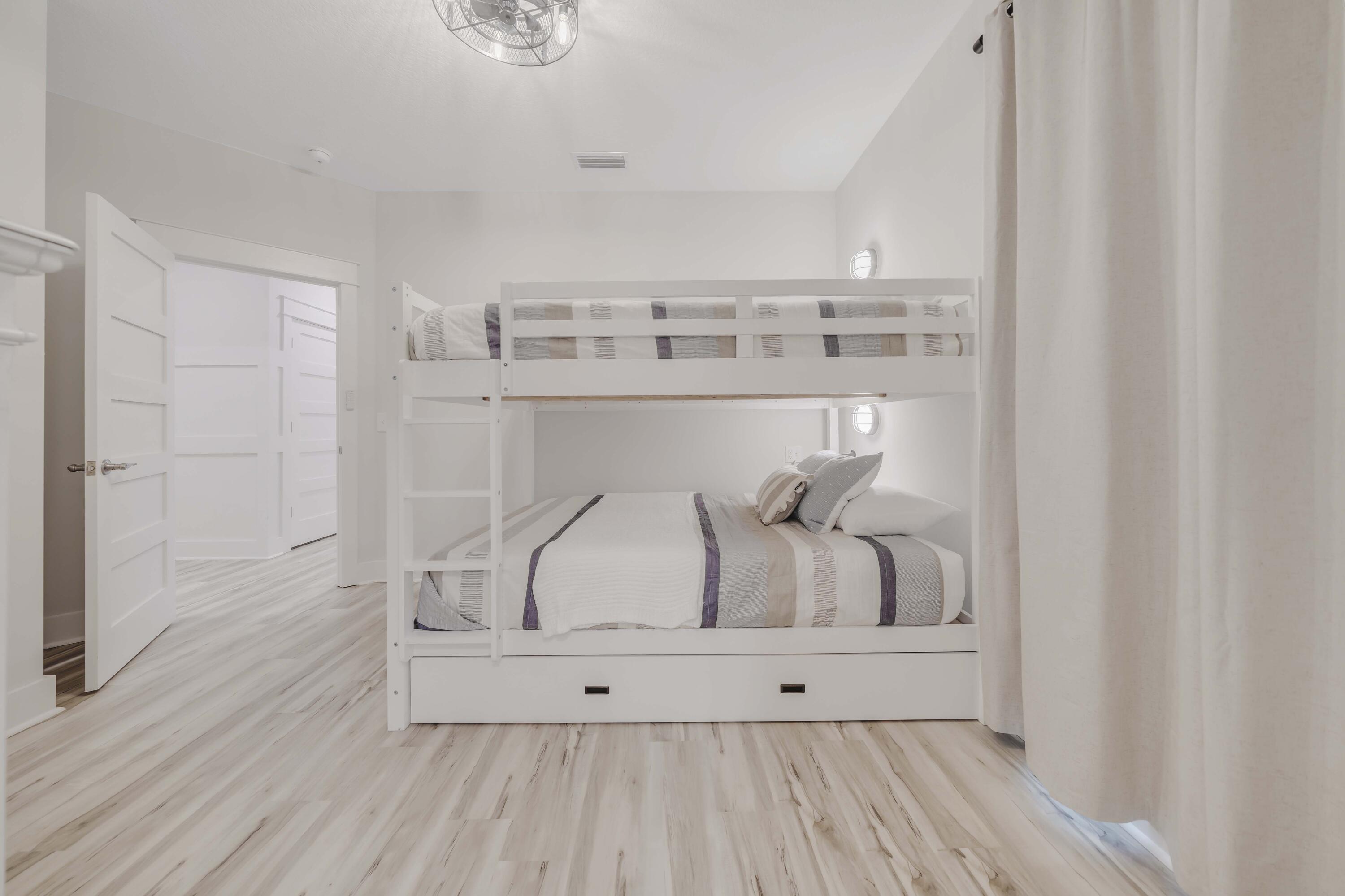 LAGUNA BEACH - Residential