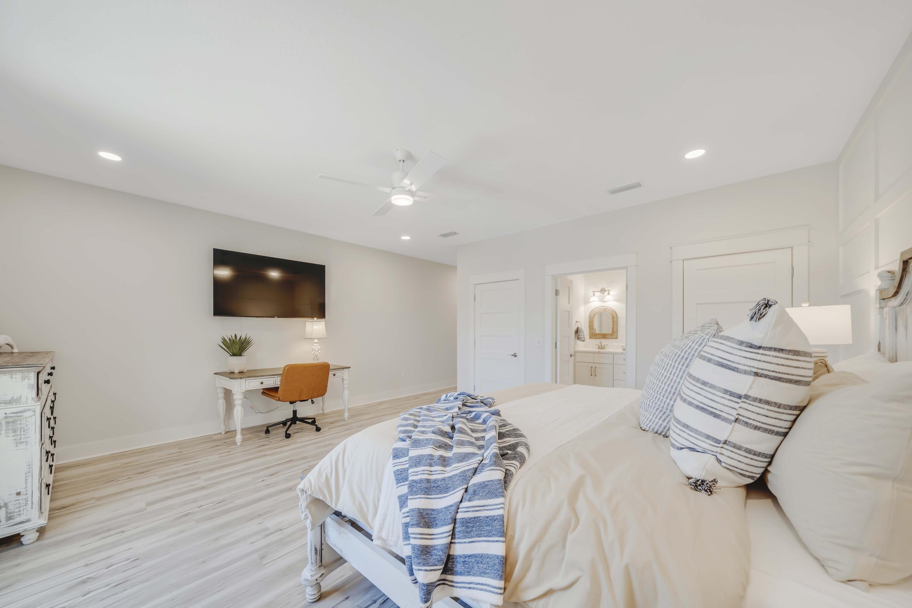 LAGUNA BEACH - Residential