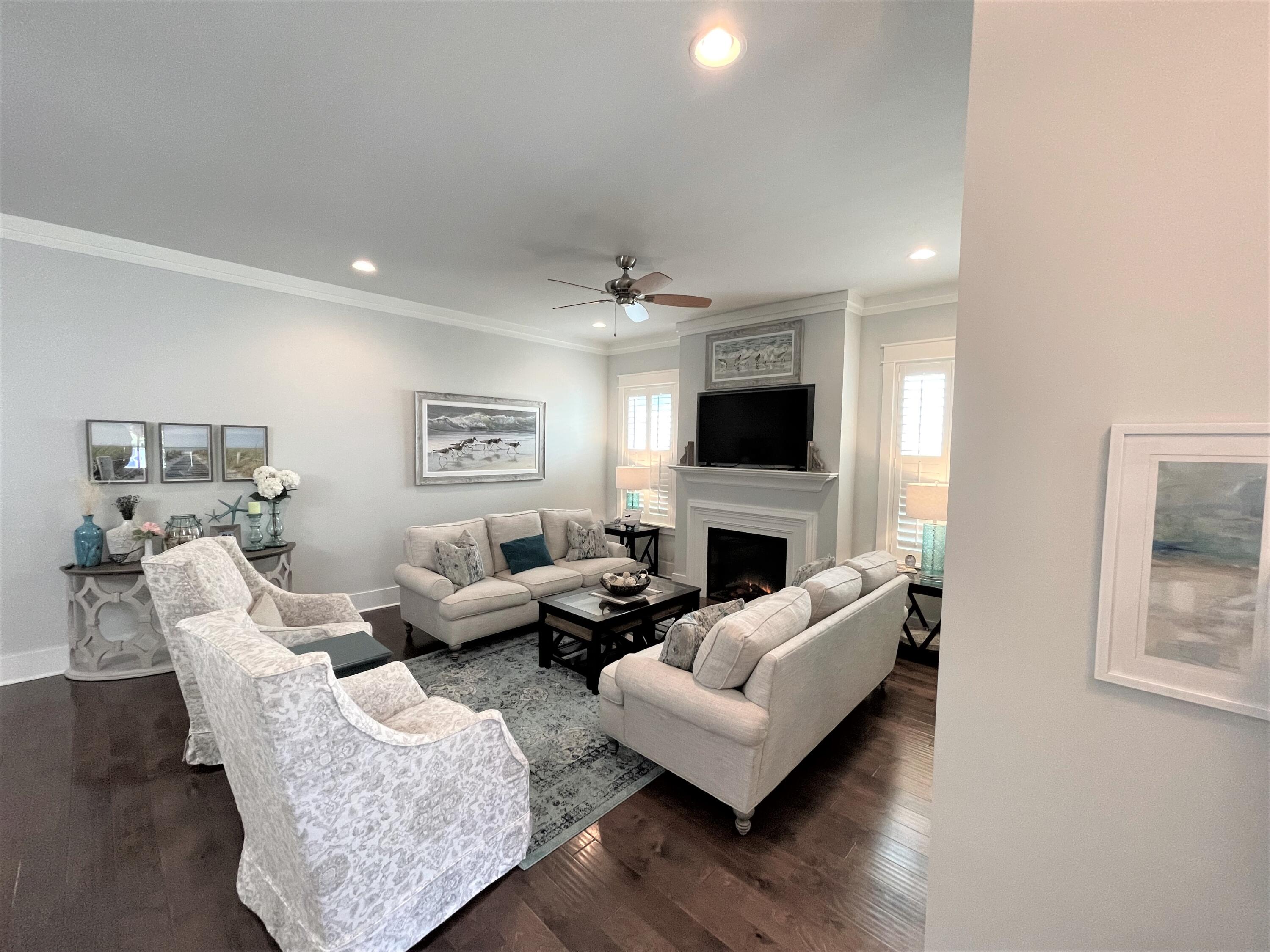 PARADISE COVE - Residential