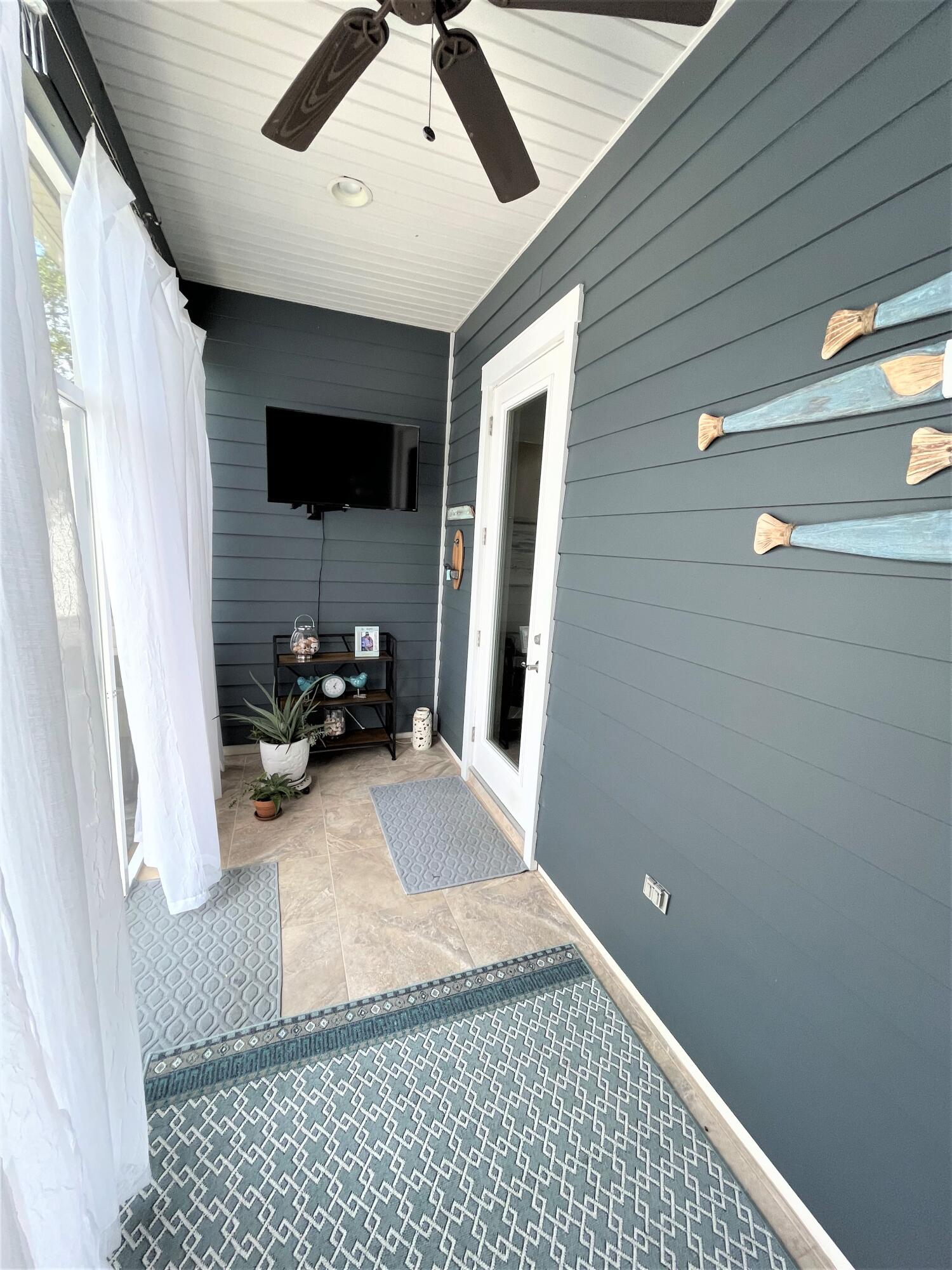 PARADISE COVE - Residential