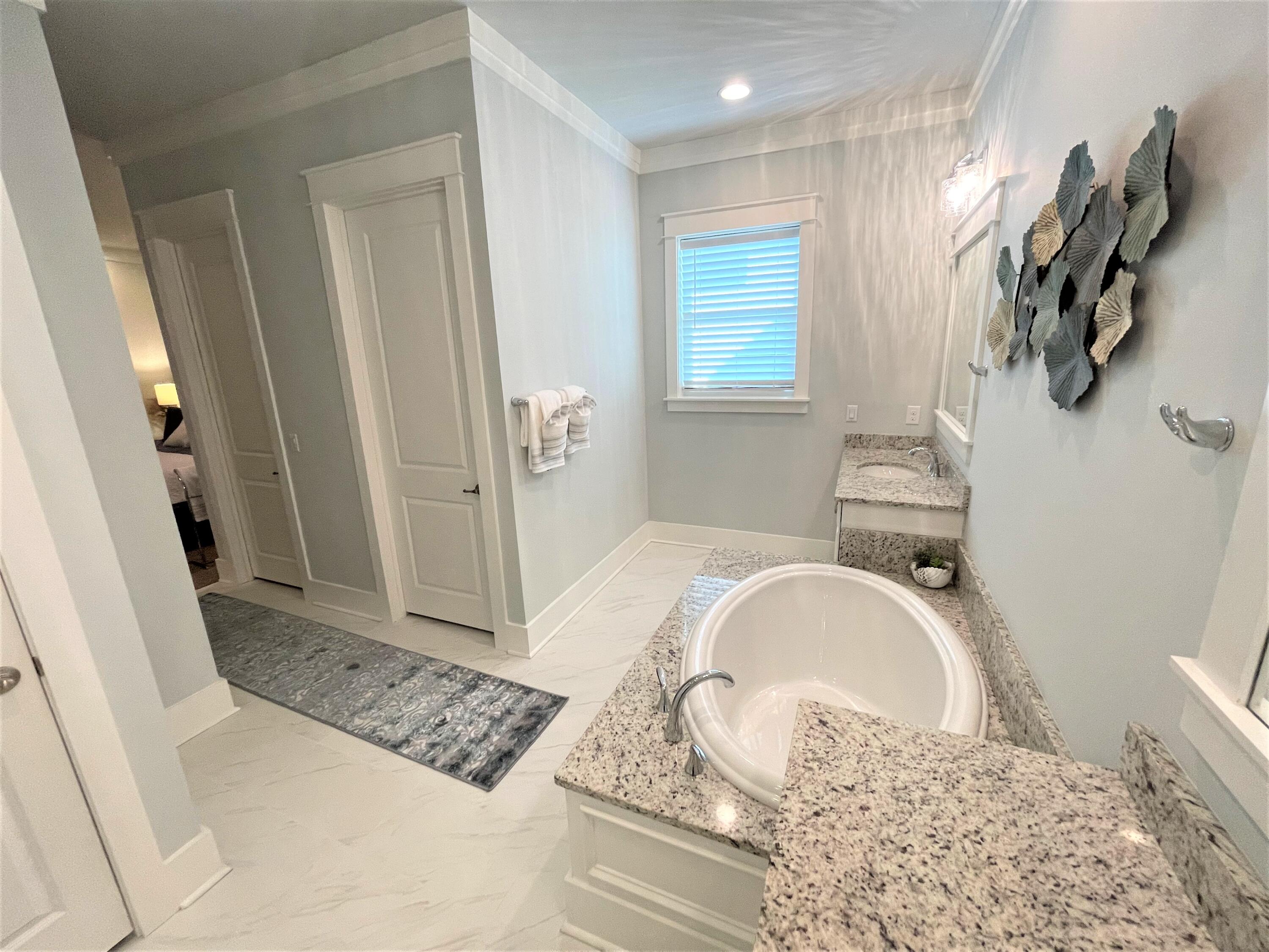 PARADISE COVE - Residential