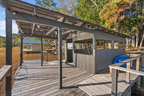 A home in DeFuniak Springs