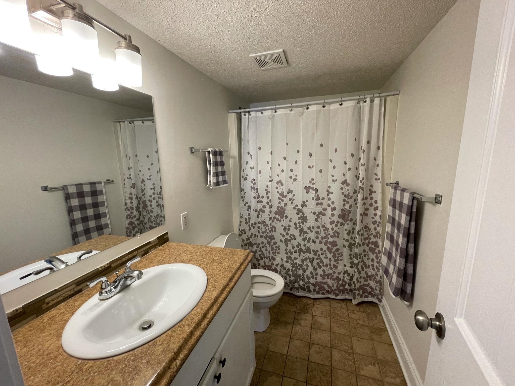 COLLEGE PARK CONDO - Residential Lease