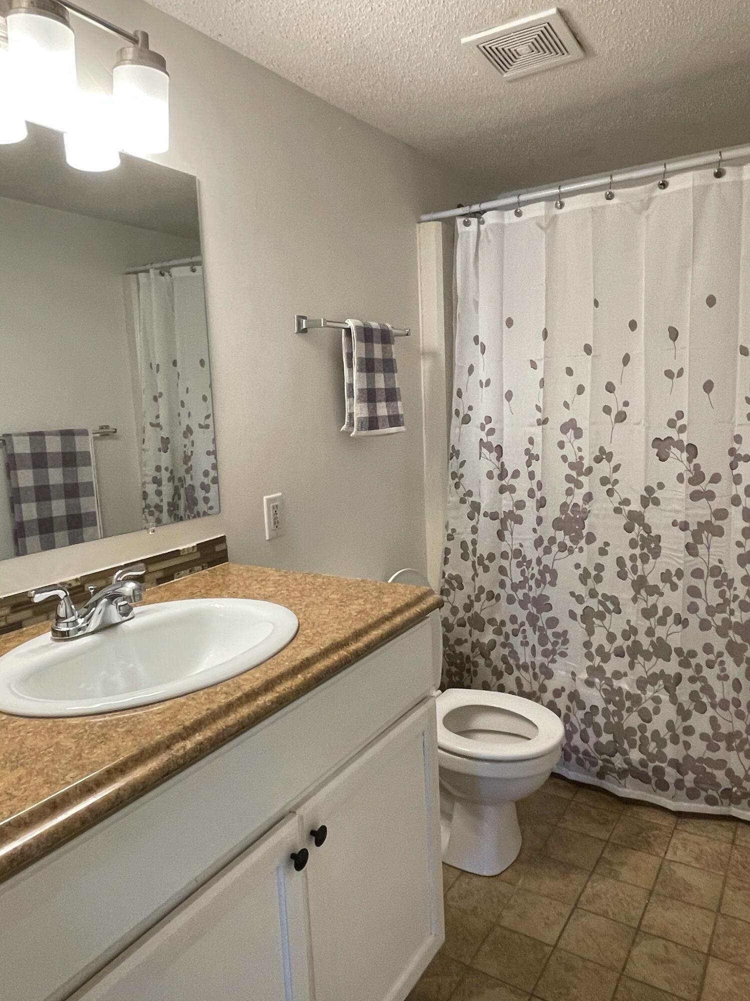 COLLEGE PARK CONDO - Residential Lease