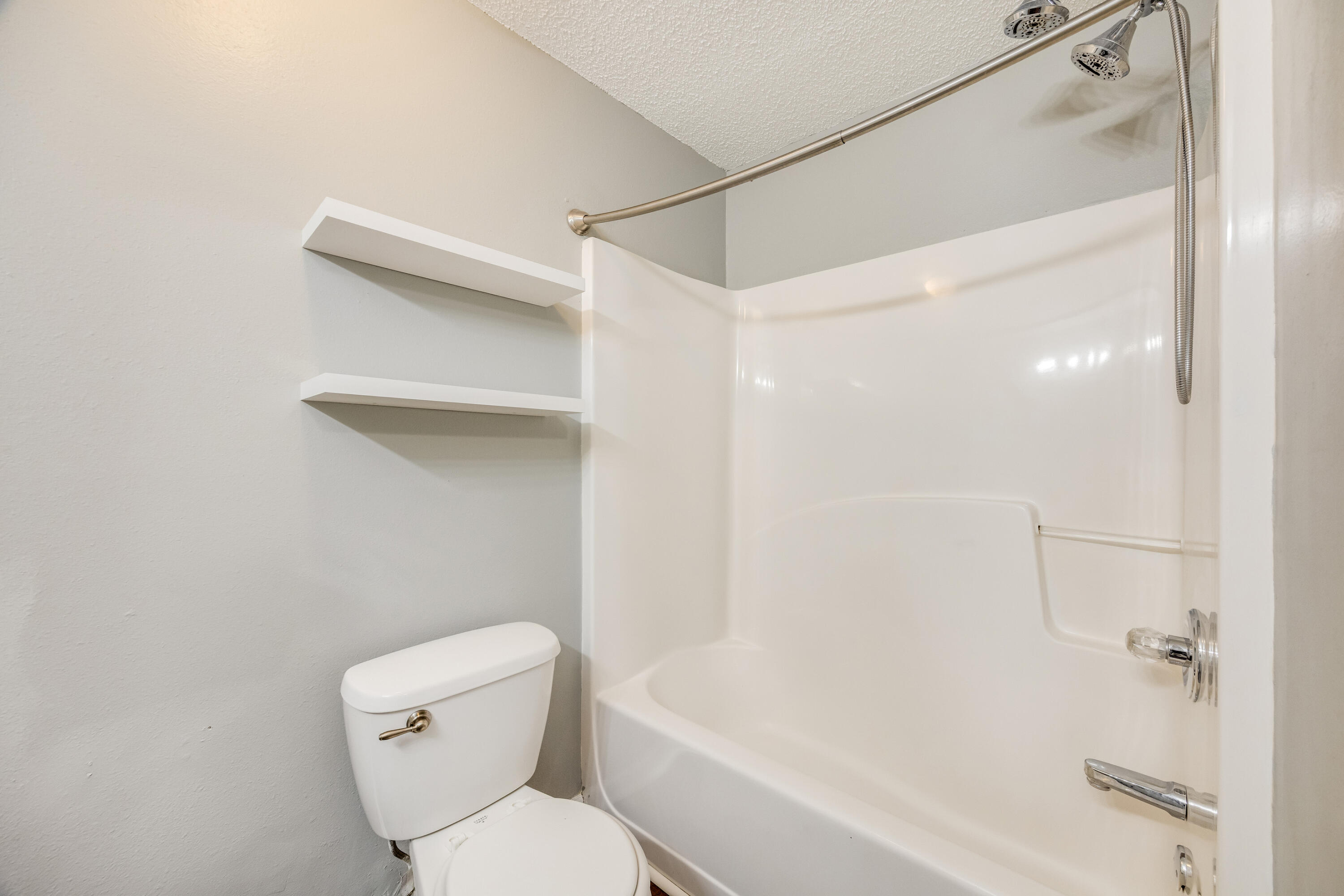 ROLLING PINES - Residential