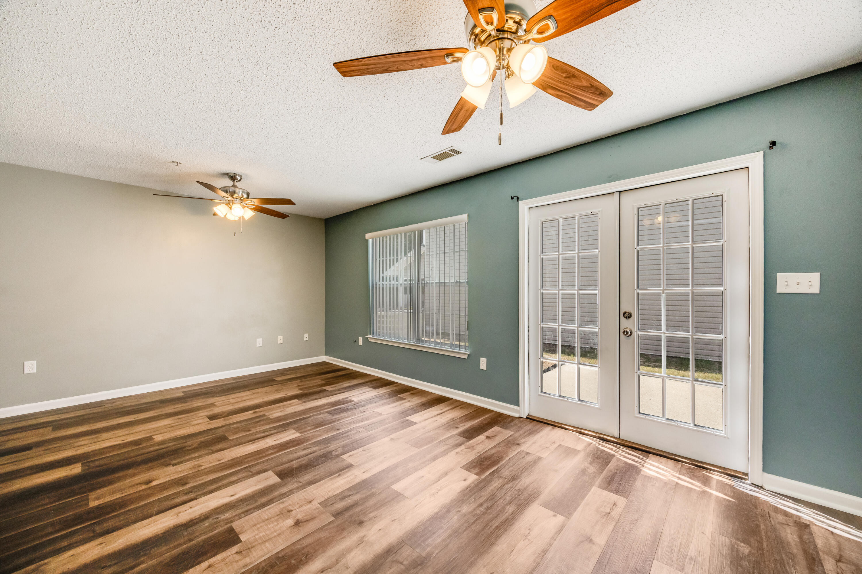 ROLLING PINES - Residential