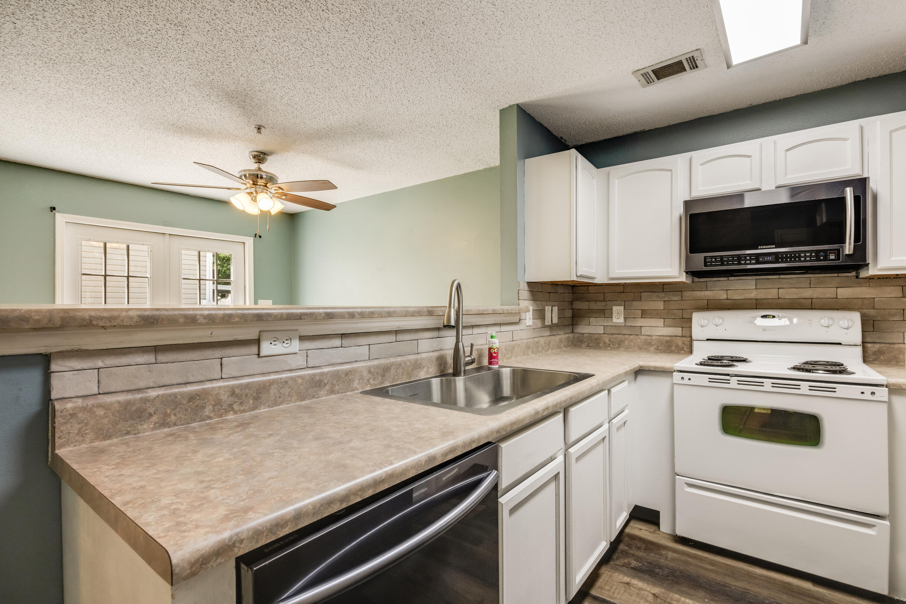 ROLLING PINES - Residential