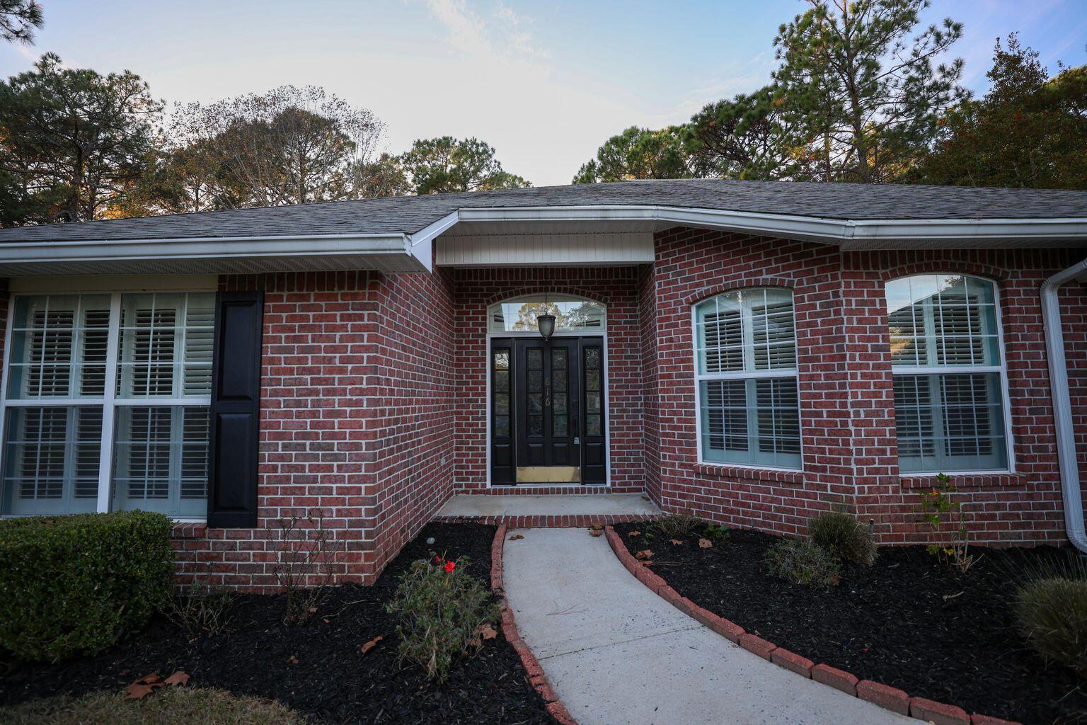 Available September 1st in the desirable Bluewater Bay community of Niceville, FL. This well-maintained home will be professionally cleaned before move-in and is pet-friendly with a $300 nonrefundable deposit per pet. Bluewater Bay offers incredible amenities including parks, playgrounds, pools, tennis and pickleball courts, a marina, golf course, and restaurants--everything you need without leaving the neighborhood. Located in one of Florida's top-rated school districts, this rental is perfect for families seeking both comfort and convenience. Owner will pay 1 year membership for tenants.