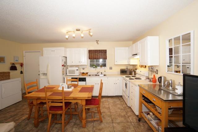 AZALEA GARDENS - Residential